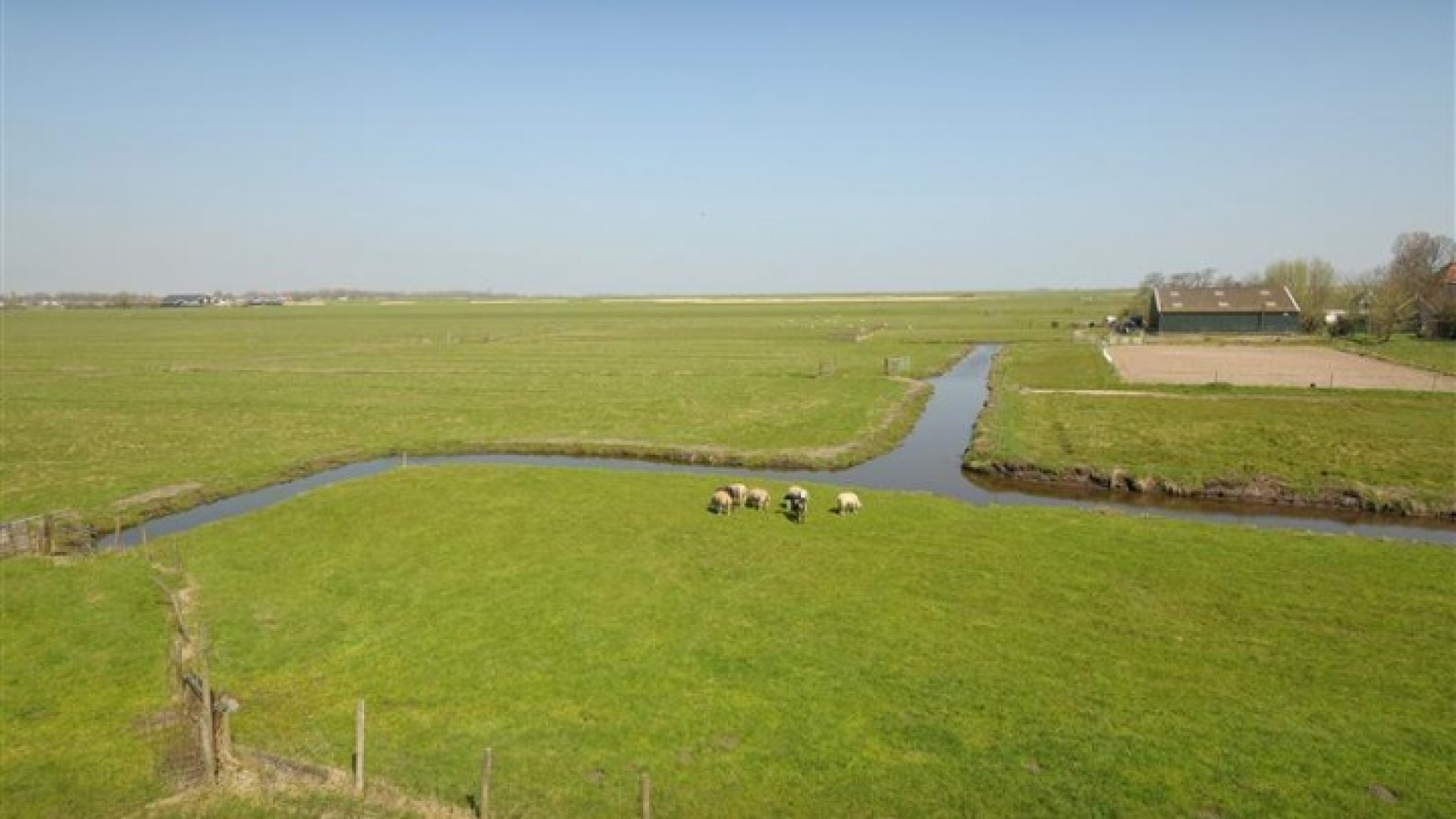Gouden Kalf winnaar Peter Paul Muller verbouwde deze boerderij grotendeels met eigen handen. Zie foto's