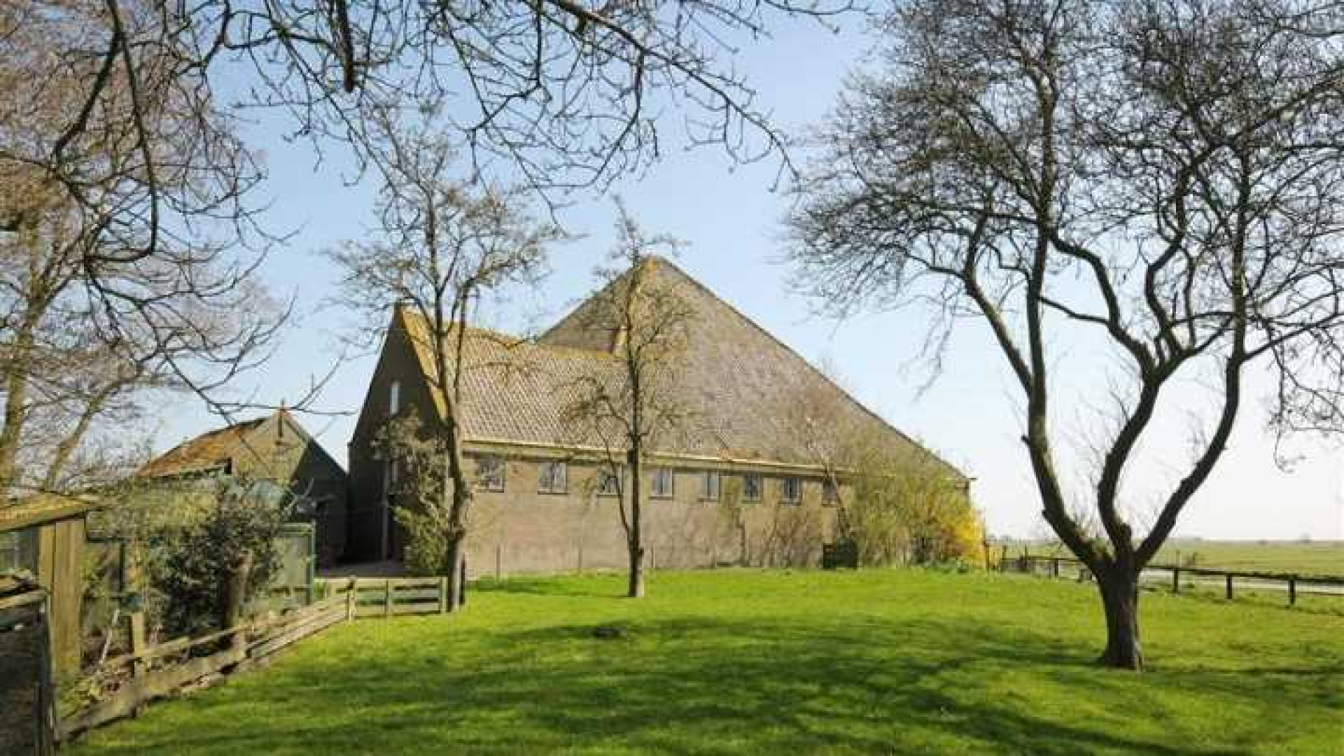 Gouden Kalf winnaar Peter Paul Muller verbouwde deze boerderij grotendeels met eigen handen. Zie foto's 10