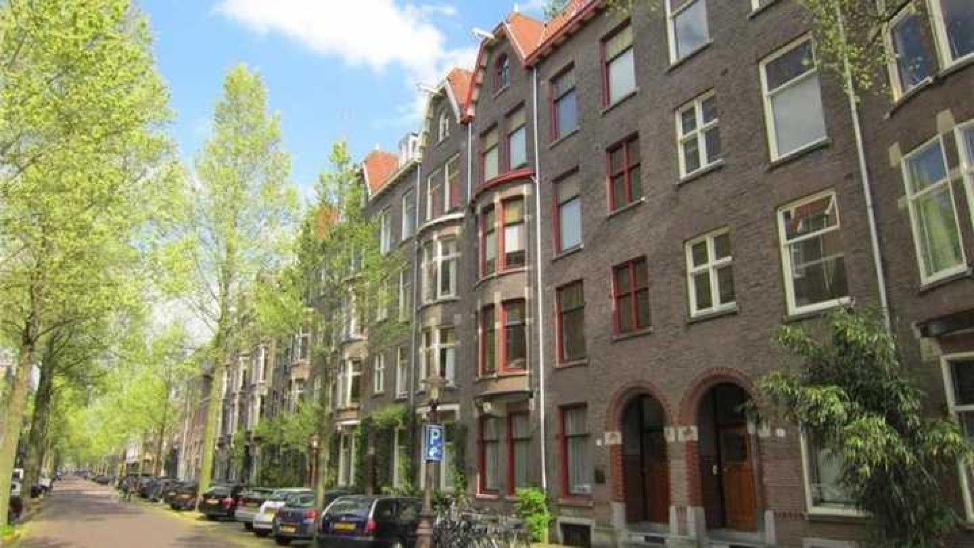 Cabaretier Hans Teeuwen koopt schitterende pand in Amsterdam Zuid! Zie foto's