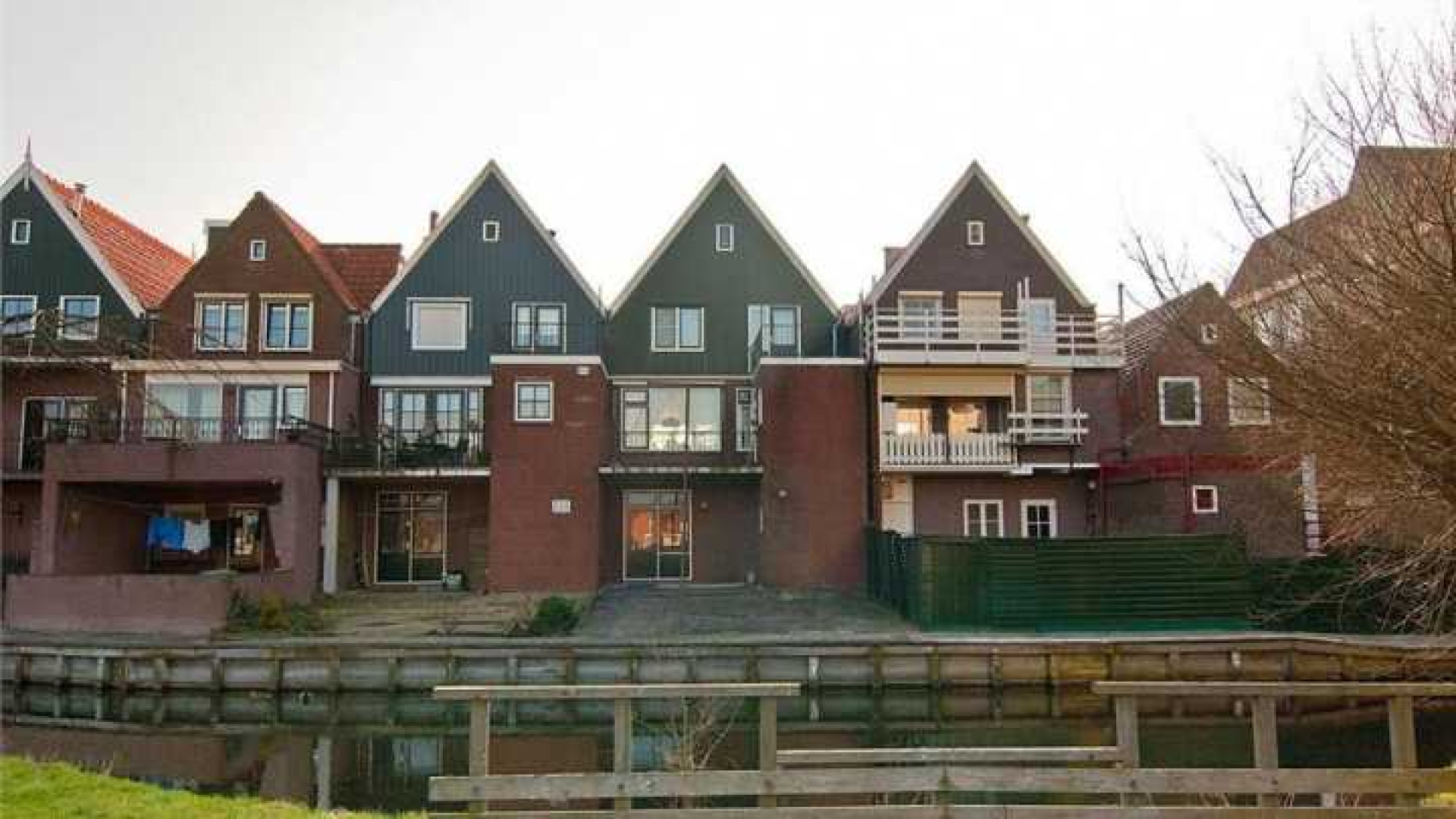 Jan Smit vindt binnen een dag huurder voor zijn dijkhuis in Volendam. Zie foto's 14