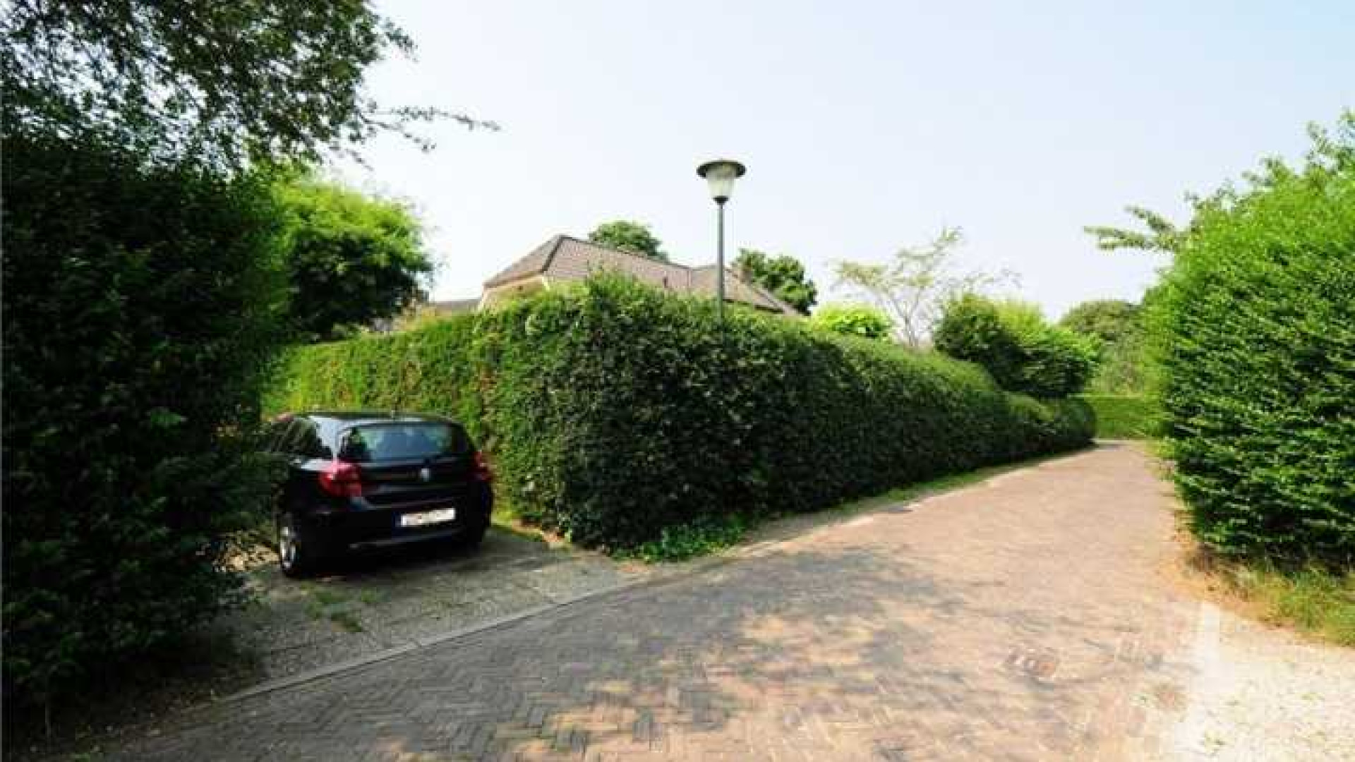 Rik Felderhof koopt zijn eigen Villa Felderhof in Blaricum. Zie foto's 