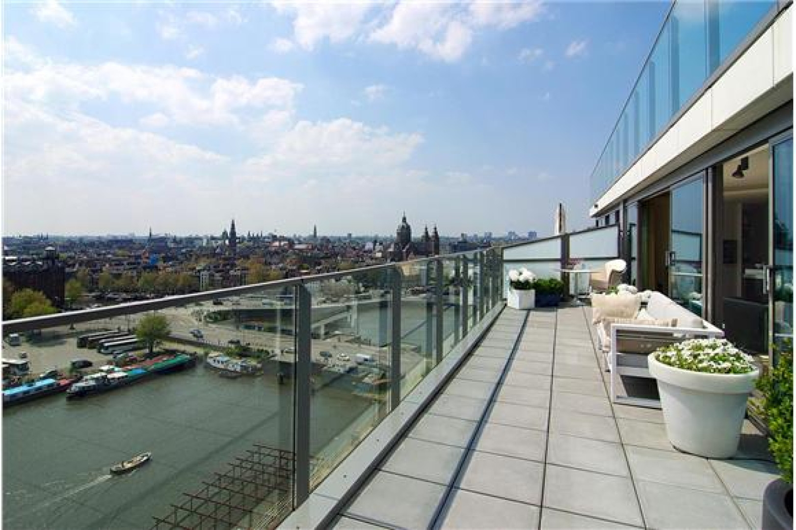Dit is het nieuwe waanzinnig luxe penthouse van Anouk! Zie foto's 1