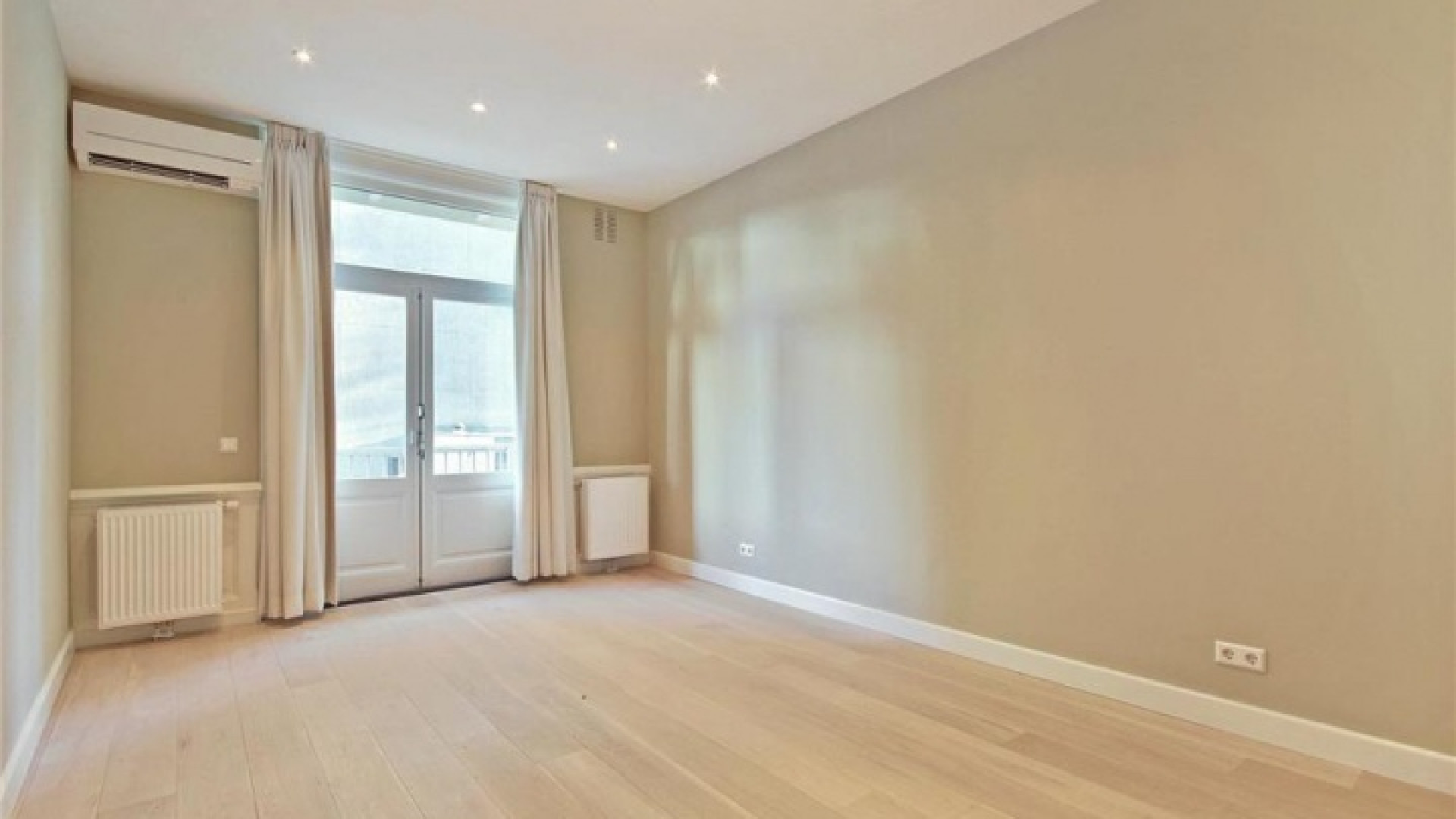 In 2013 was dit appartement van Daphne Deckers in Amsterdam groot nieuws. 13