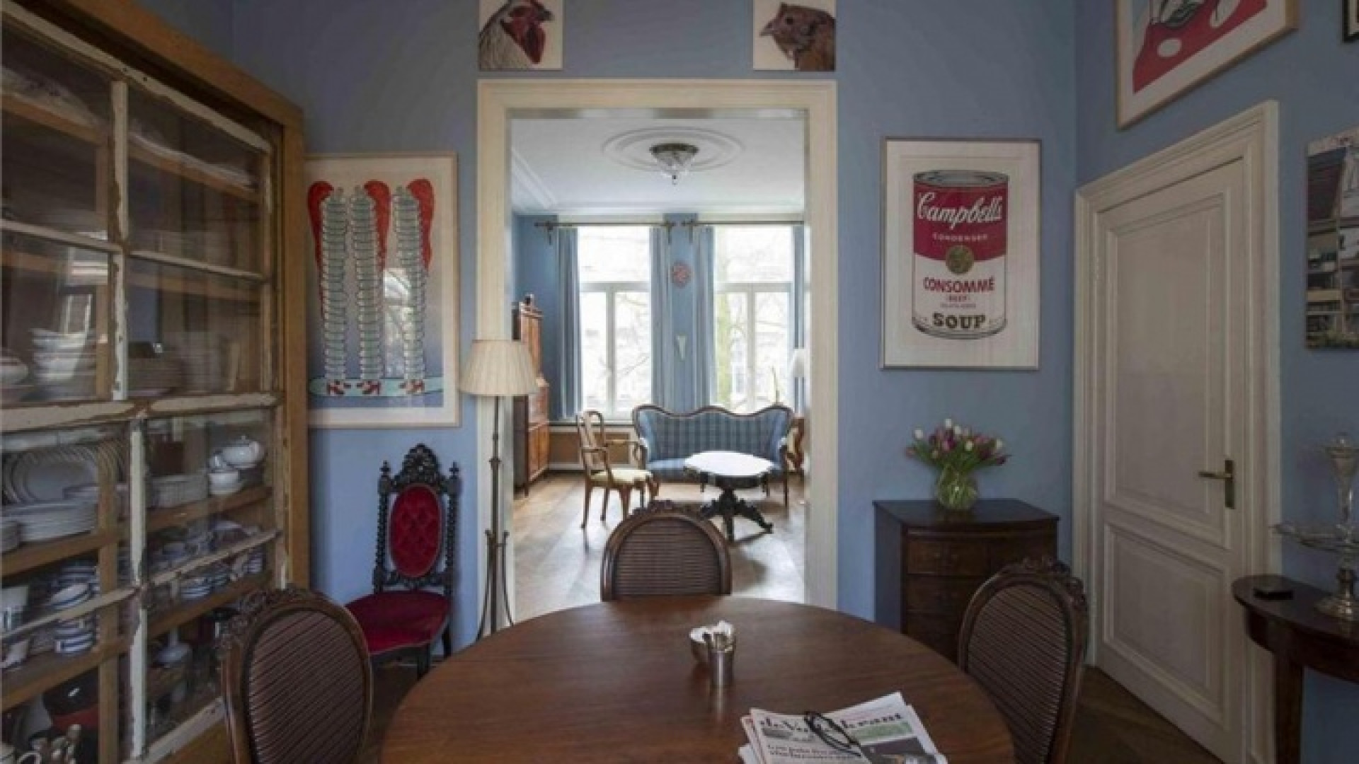 TV presentator Henk Spaan zet zijn appartement met Parijse allure te koop. Zie foto's 