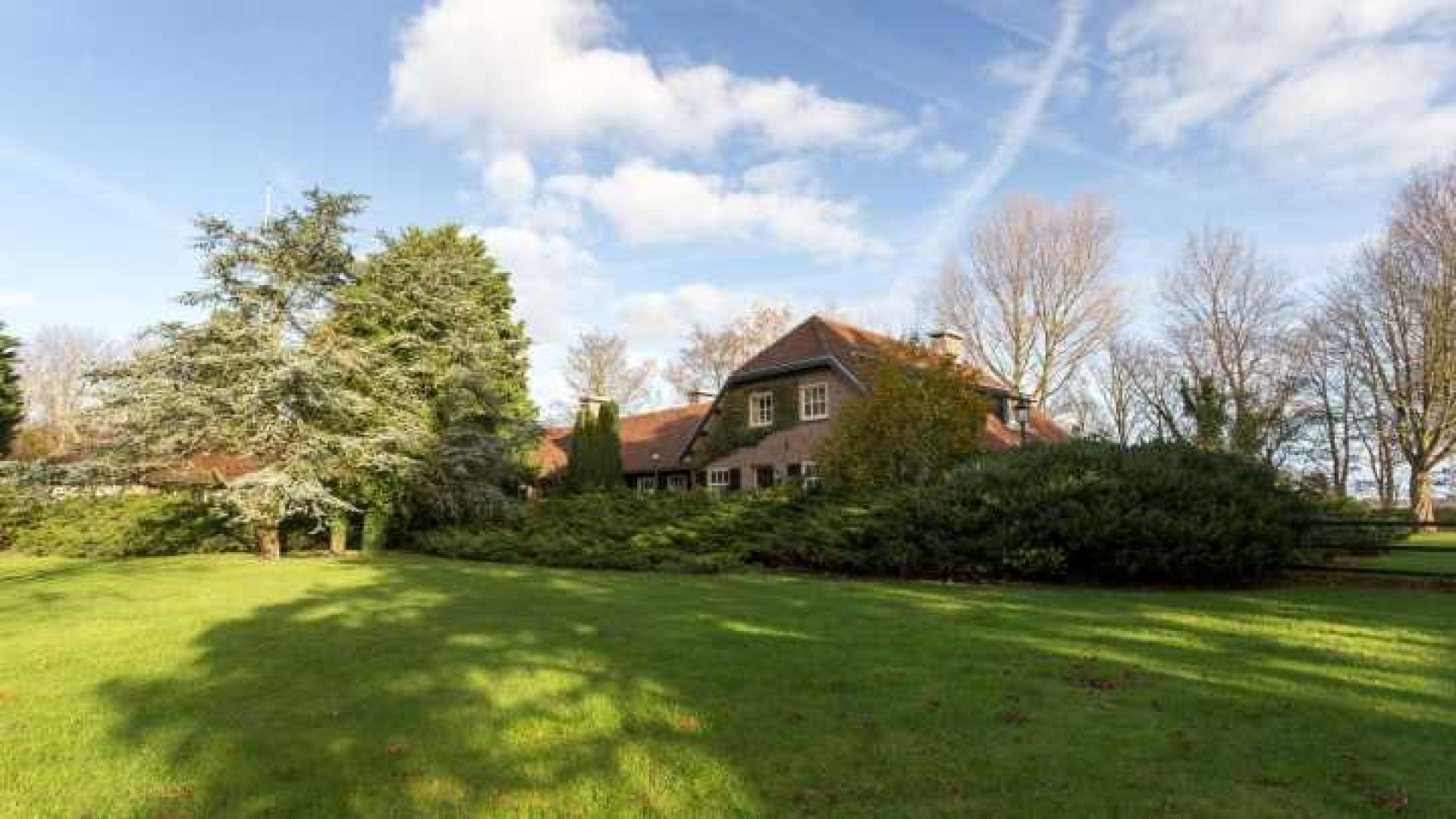 Henny Huisman verkoopt zijn villa zwaar onder de vraagprijs. Zie foto's 1