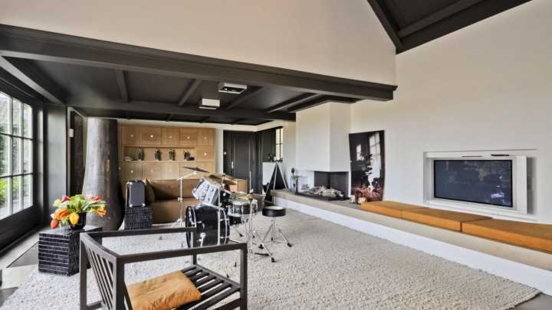 Binnenkijken in het totaal door ontwerper Piet Boon gerestylde huis van Henny Huisman. Zie foto's