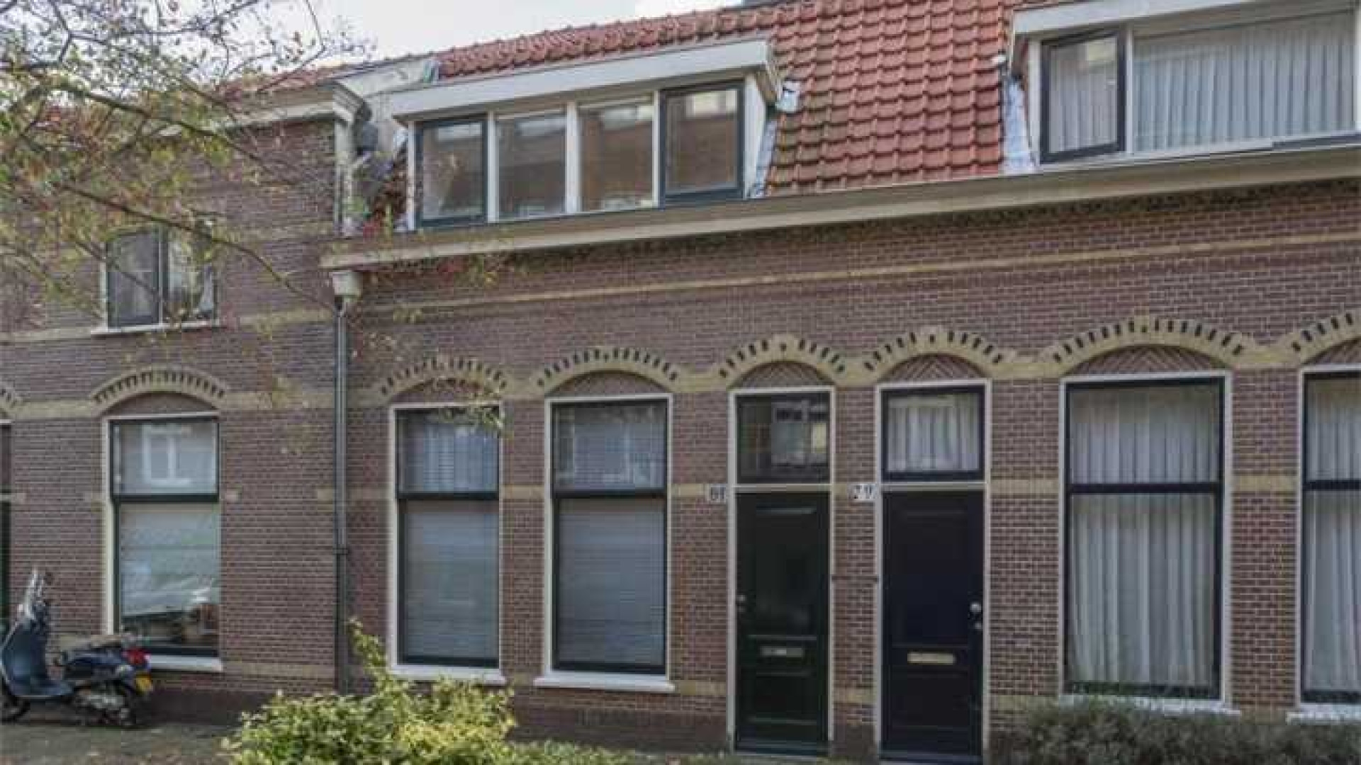 De in scheiding liggende PvdA leider Diederik Samsom koopt dit huis voor zichzelf. Zie foto's 1