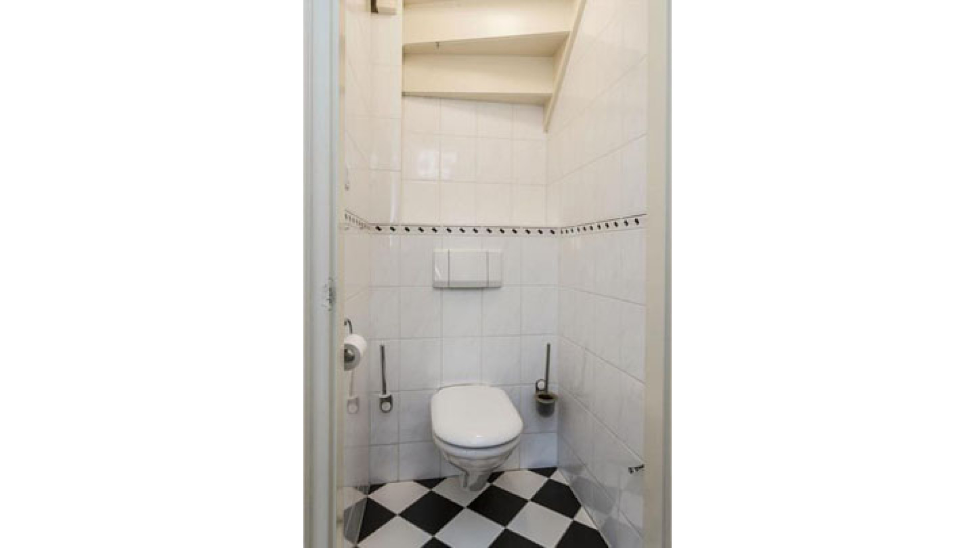 De in scheiding liggende PvdA leider Diederik Samsom koopt dit huis voor zichzelf. Zie foto's 6