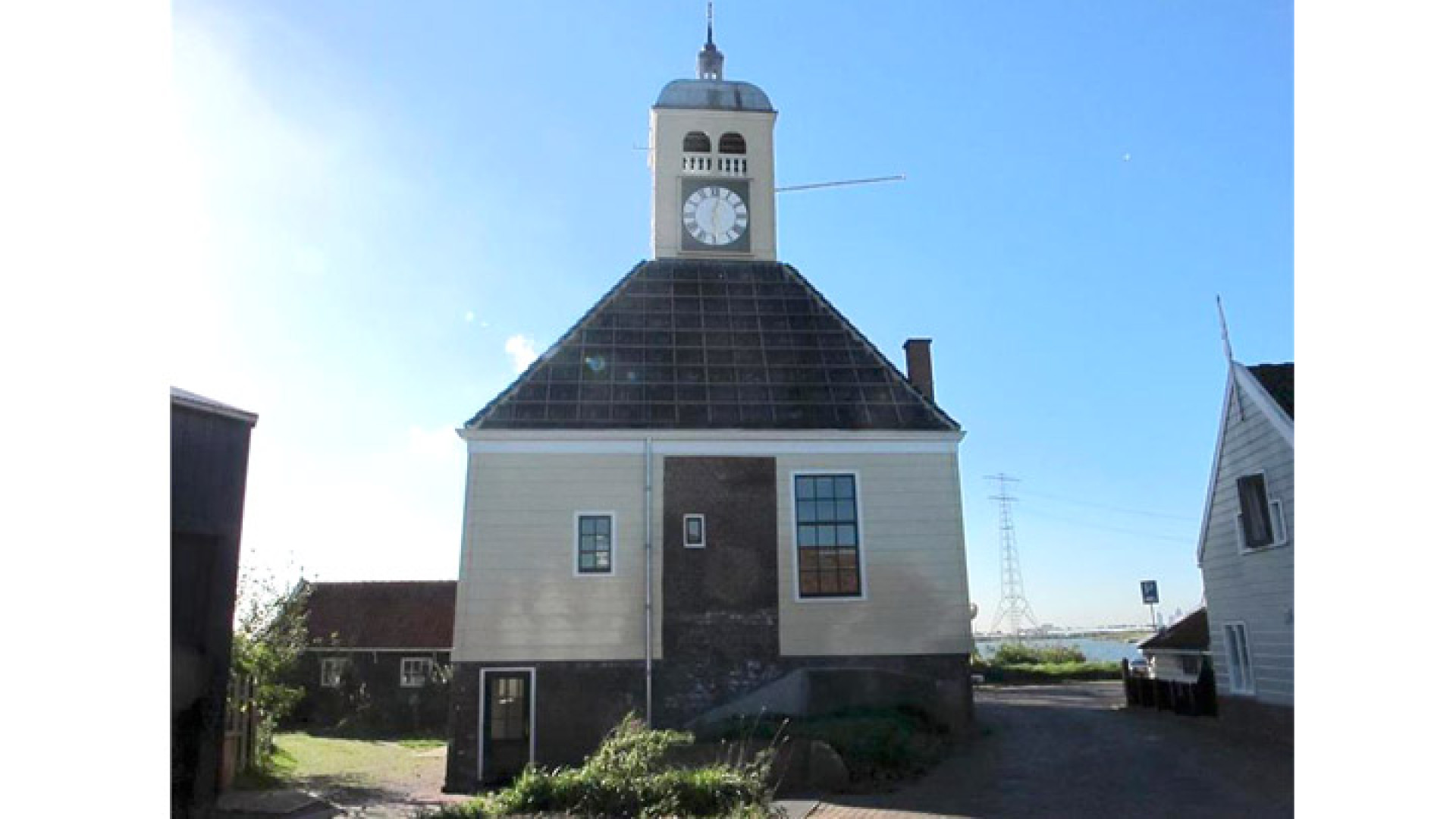 Binnenkijken in het nieuwe en bijzondere huis van Jort Kelder en Lauren Verster. Zie foto's 1