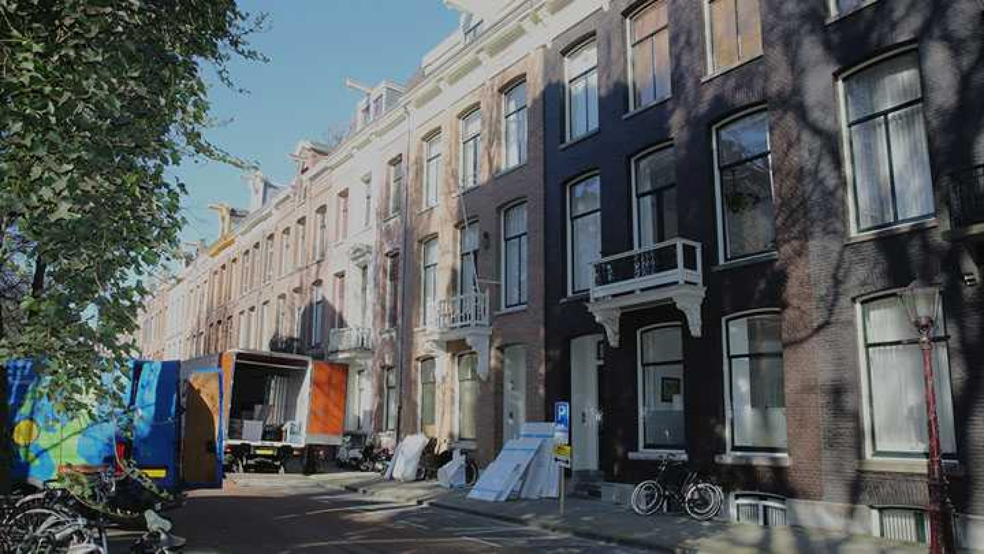 Hele huisraad Anouk op straat tijdens verhuizing! Zie exclusieve foto's 1