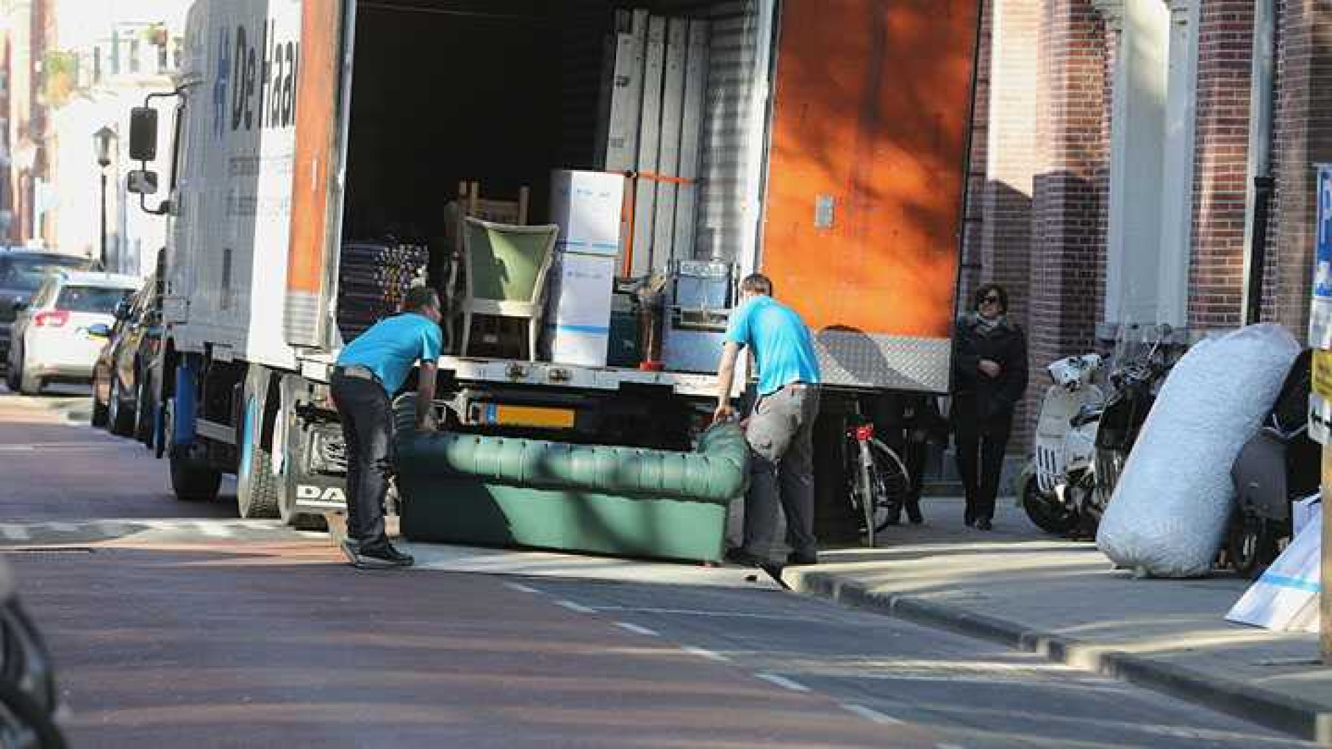 Hele huisraad Anouk op straat tijdens verhuizing! Zie exclusieve foto's 4