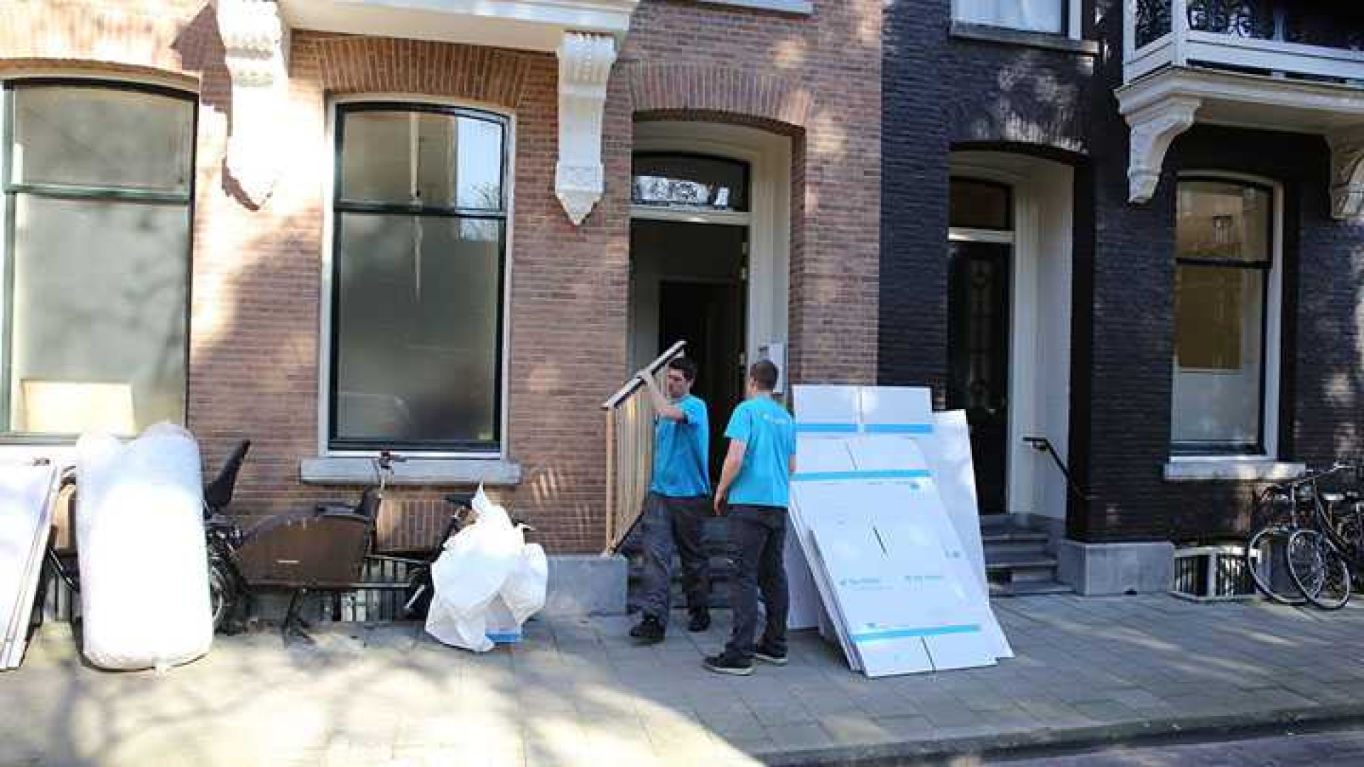 Hele huisraad Anouk op straat tijdens verhuizing! Zie exclusieve foto's 8