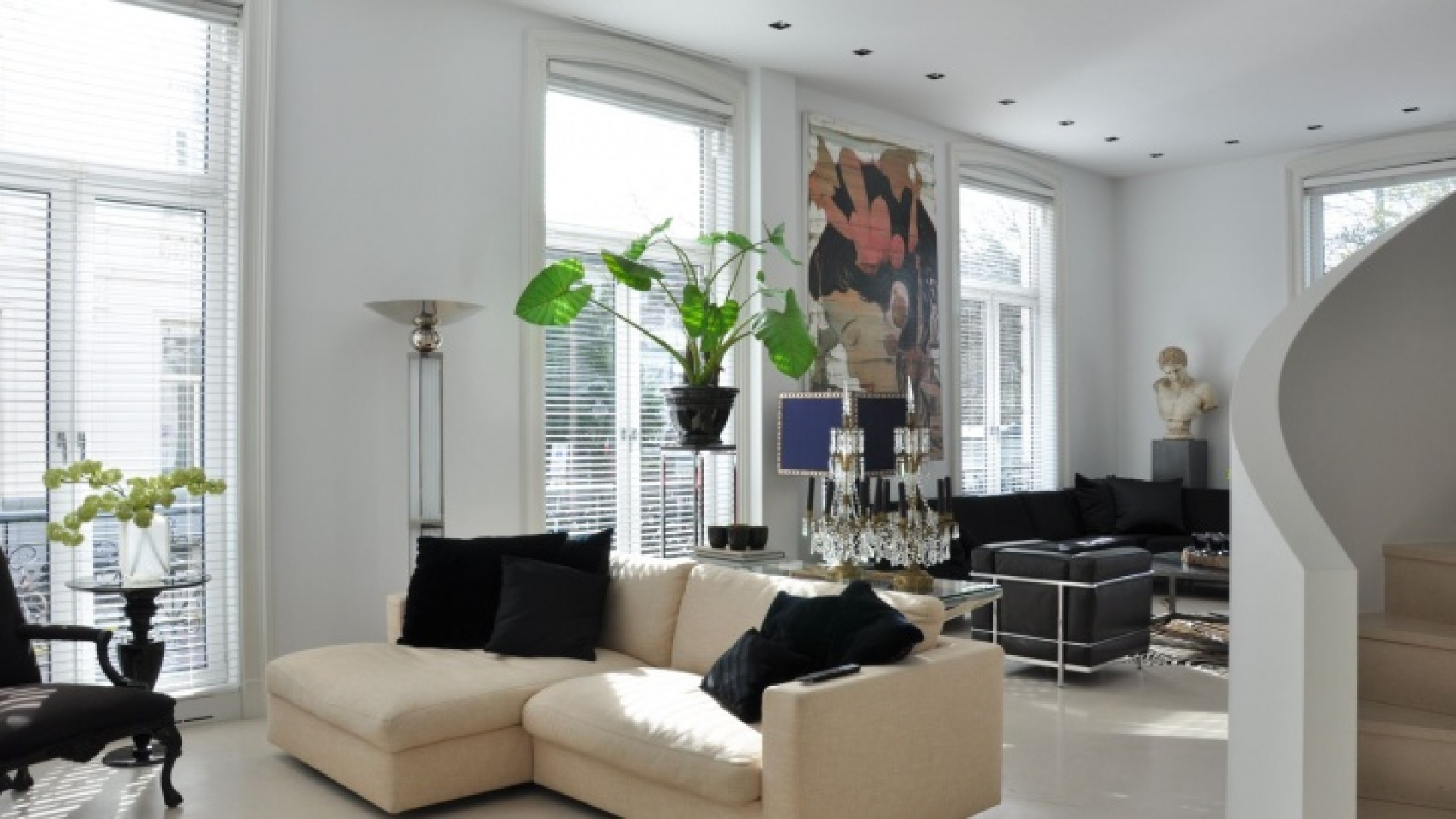 Connie Breukhoven vindt huurder voor haar zeer luxe Amsterdam Pc Hooftstraat appartement. Zie foto's 7