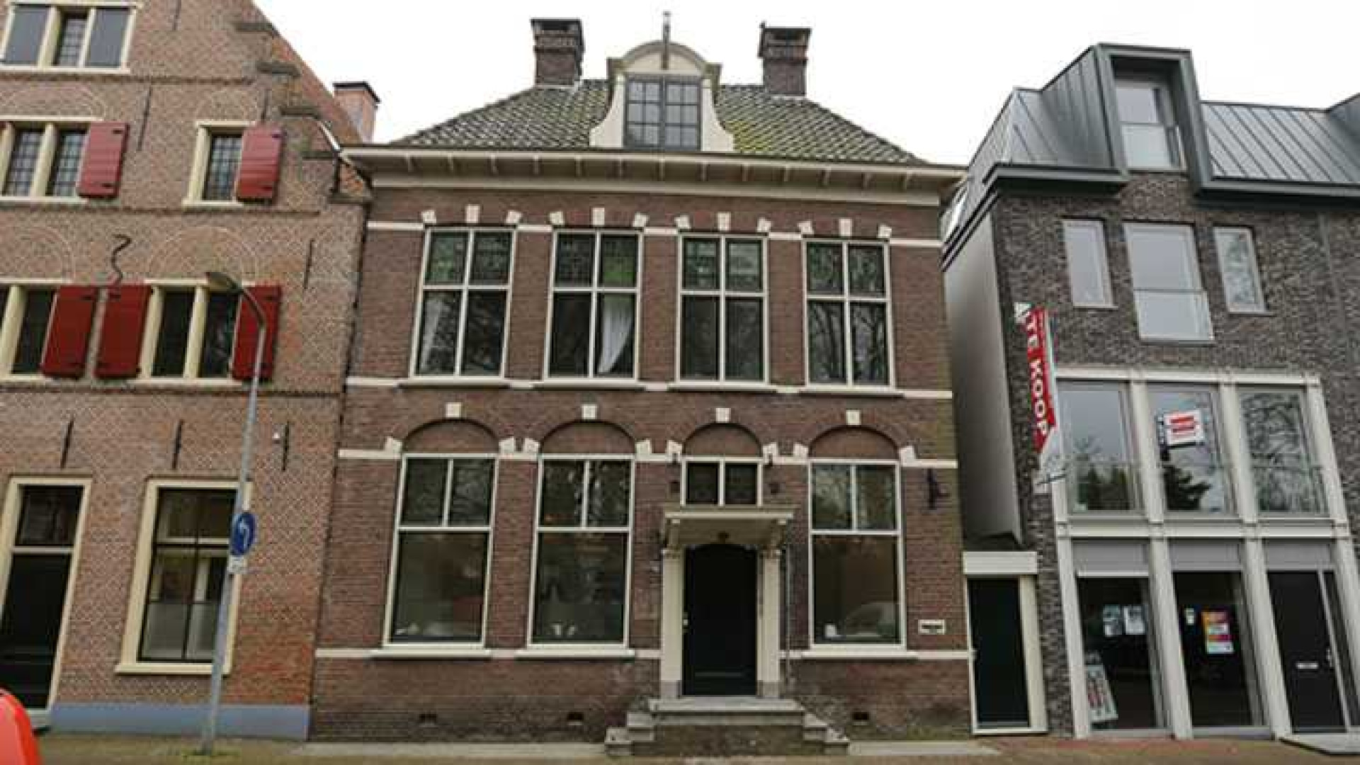 Dit is het nieuwe woonhuis van Sonja Bakker. Zie foto's 1