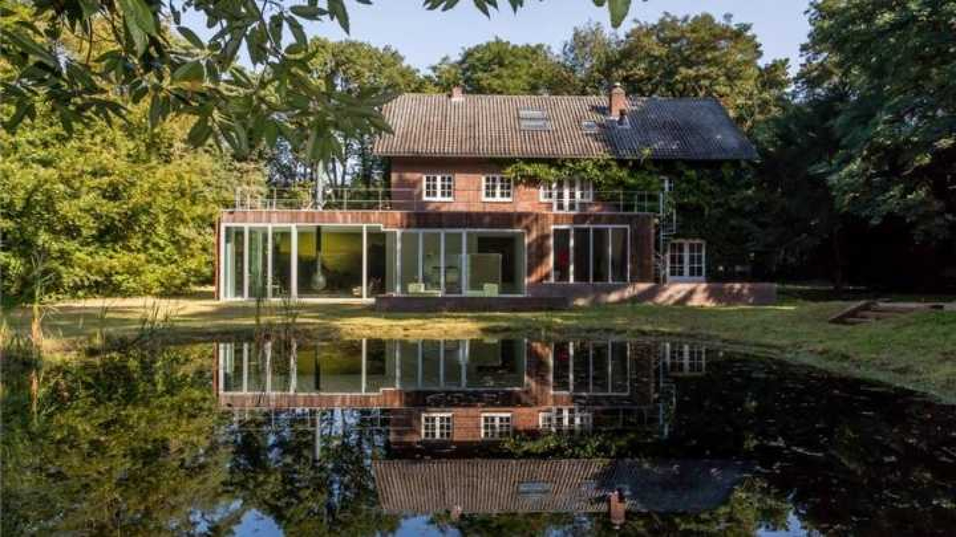 Schuldeisers leggen beslag op villa's nieuwe liefde Amanda Krabbe. Zie foto's 36