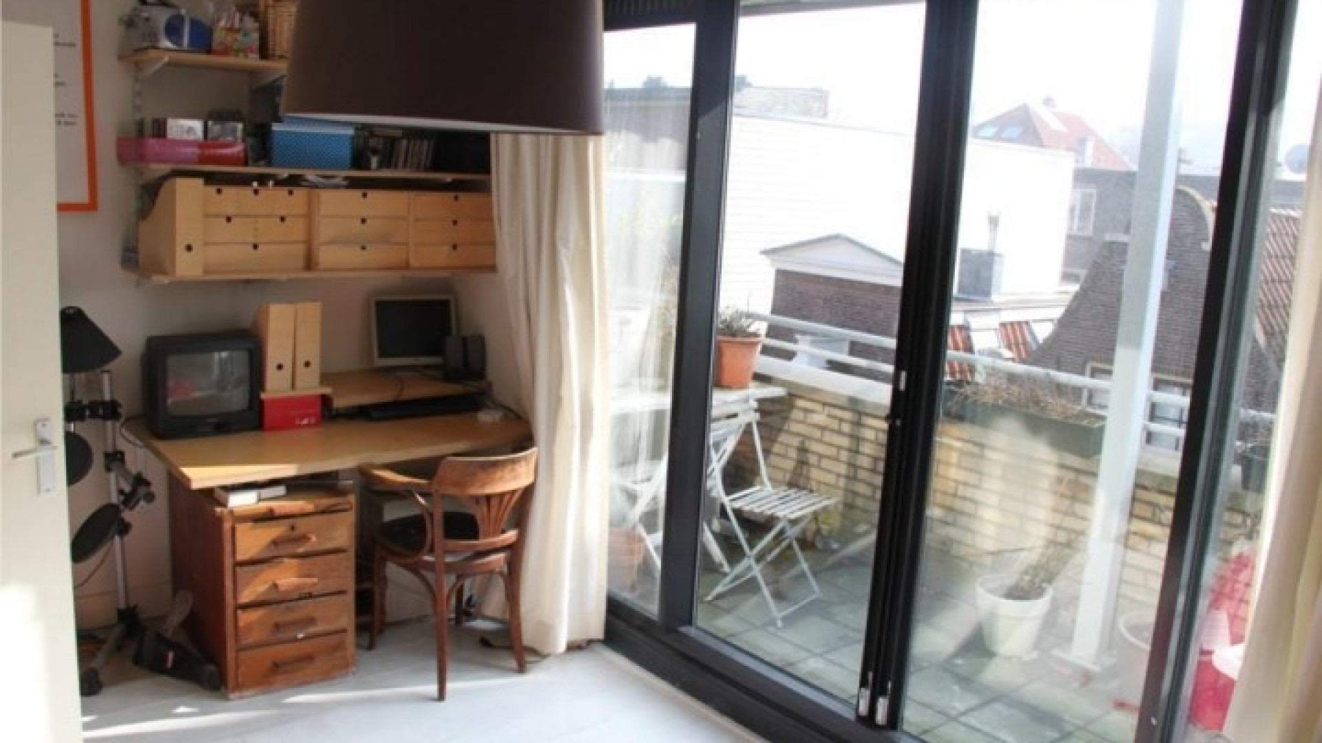 Frank Evenblij haalt zijn huis in de Amsterdamse Jordaan uit de verkoop. Zie foto's 15