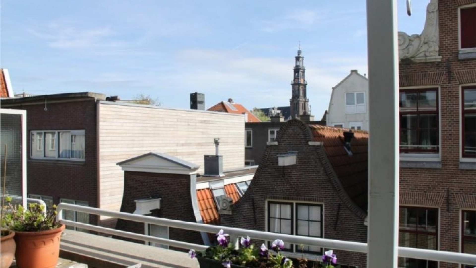 Frank Evenblij haalt zijn huis in de Amsterdamse Jordaan uit de verkoop. Zie foto's 17