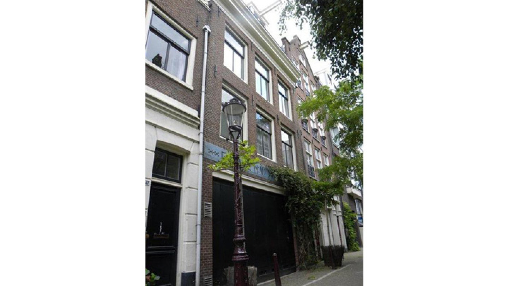 Om dit huis heeft Youp van 't Hek knallende ruzie. Zie foto's 1