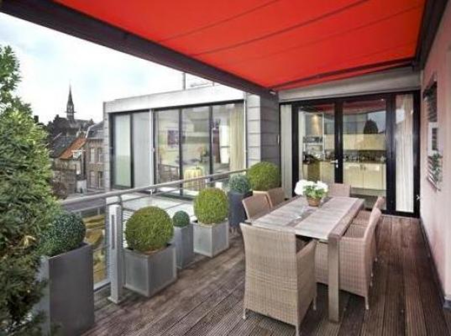 Albert Verlinde en Onno Hoes verkopen hun gezamenlijke penthouse in Maastricht. Zie foto's 12