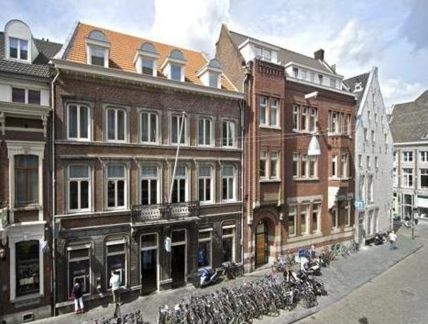 Albert Verlinde en Onno Hoes verkopen hun gezamenlijke penthouse in Maastricht. Zie foto's 2