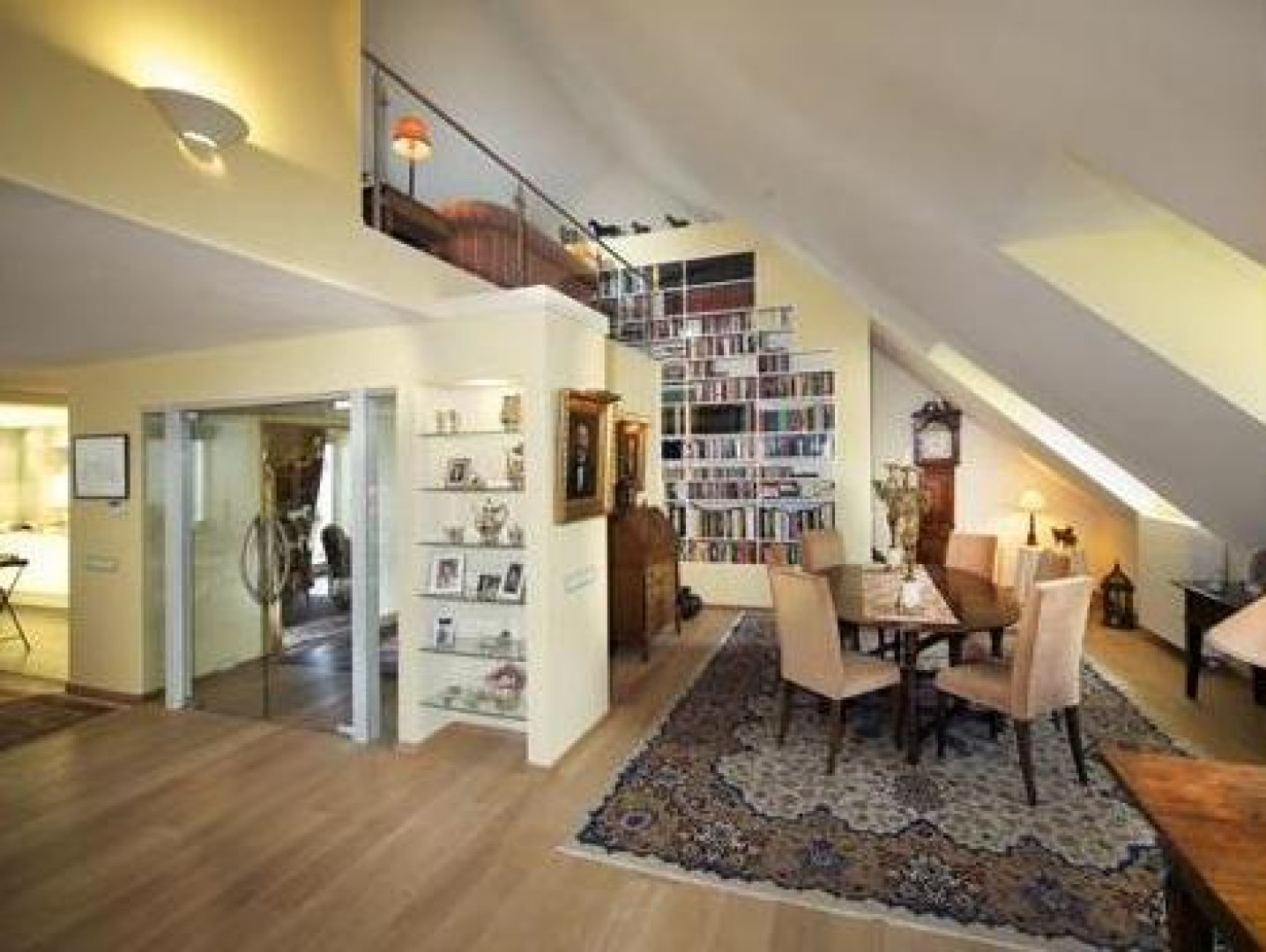 Albert Verlinde en Onno Hoes verkopen hun gezamenlijke penthouse in Maastricht. Zie foto's 3