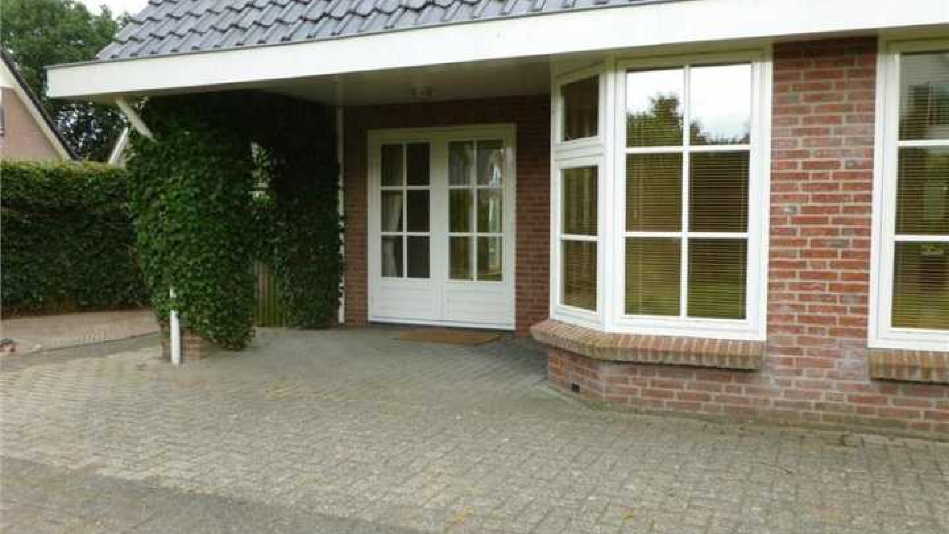 Doutzen Kroes lijdt fors verlies op verkoop van haar Friese huis. Zie foto's 22