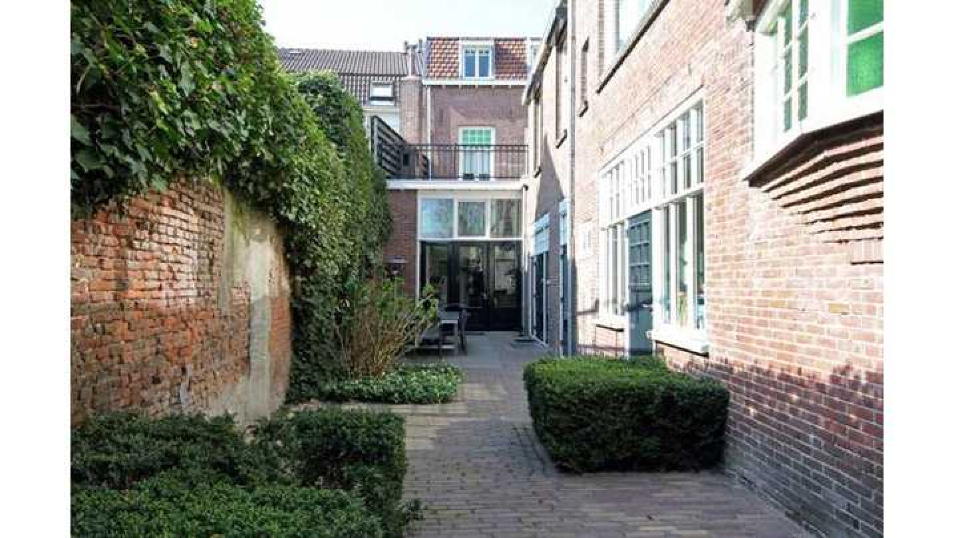 Guus Meeuwis lijdt fors verlies op verkoop van zijn huis. Zie foto's