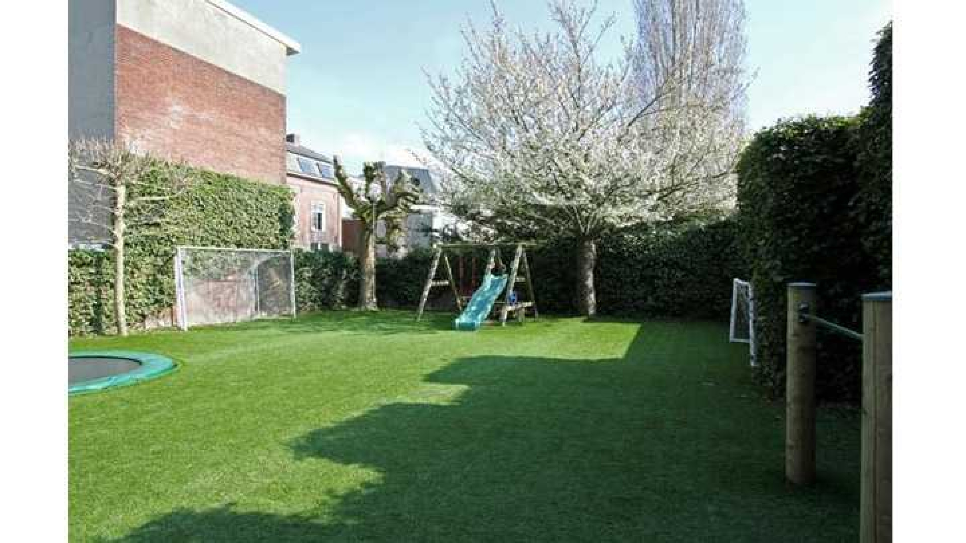 Guus Meeuwis lijdt fors verlies op verkoop van zijn huis. Zie foto's 6