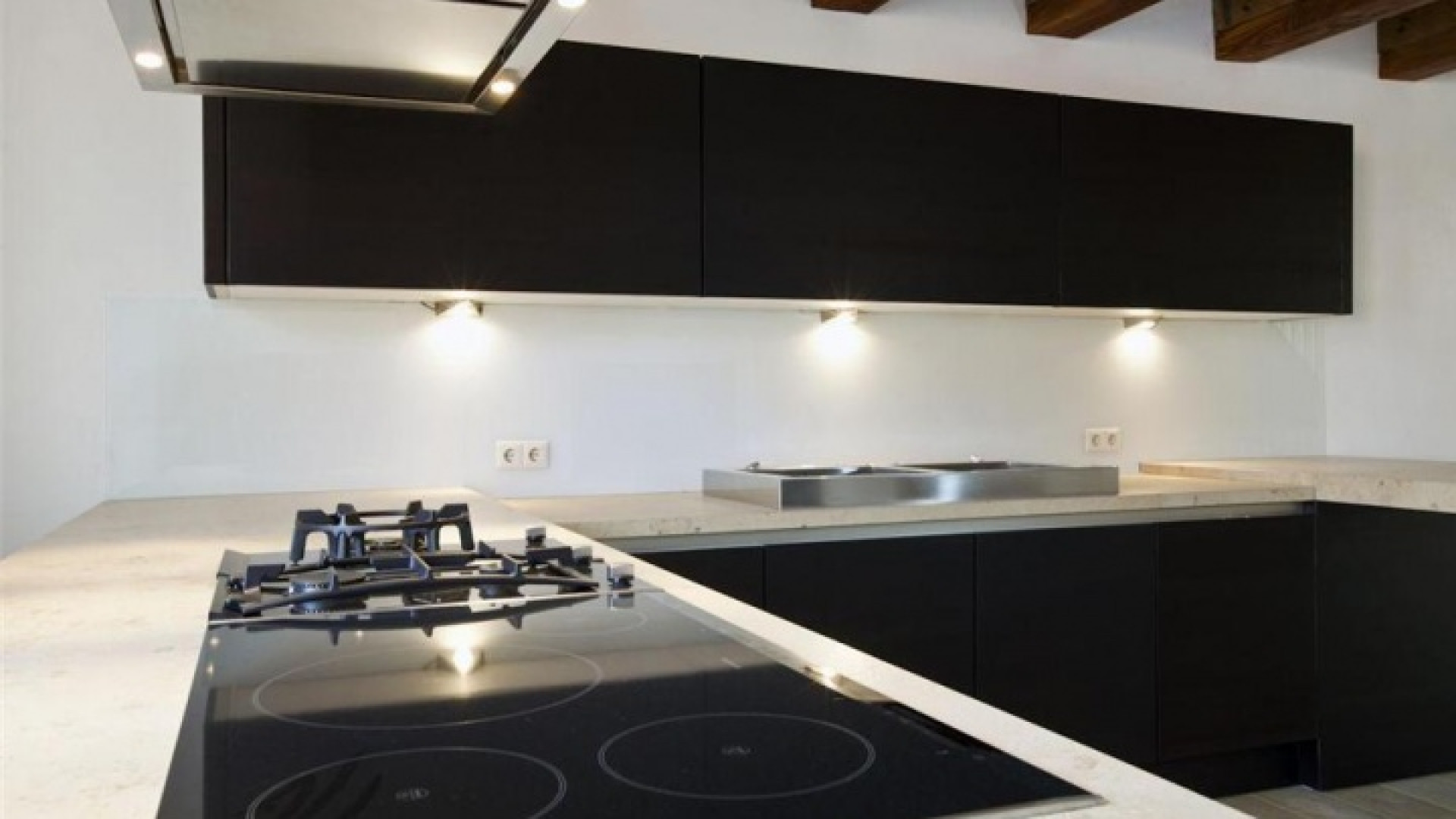 DJ Tiesto zet zijn luxe design appartementen te koop! 36