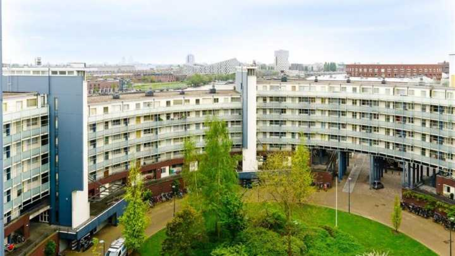 Louis van Gaal zet zijn luxe Amsterdamse penthouse te huur. Zie foto's 2