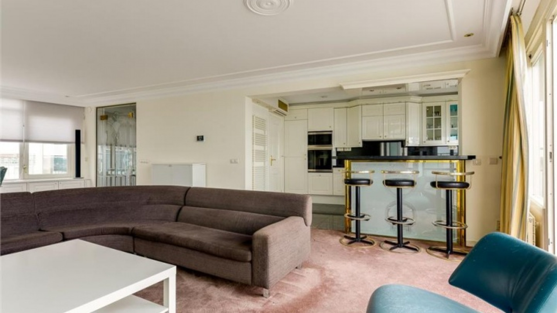 Louis van Gaal zet zijn luxe Amsterdamse penthouse te huur. Zie foto's 6