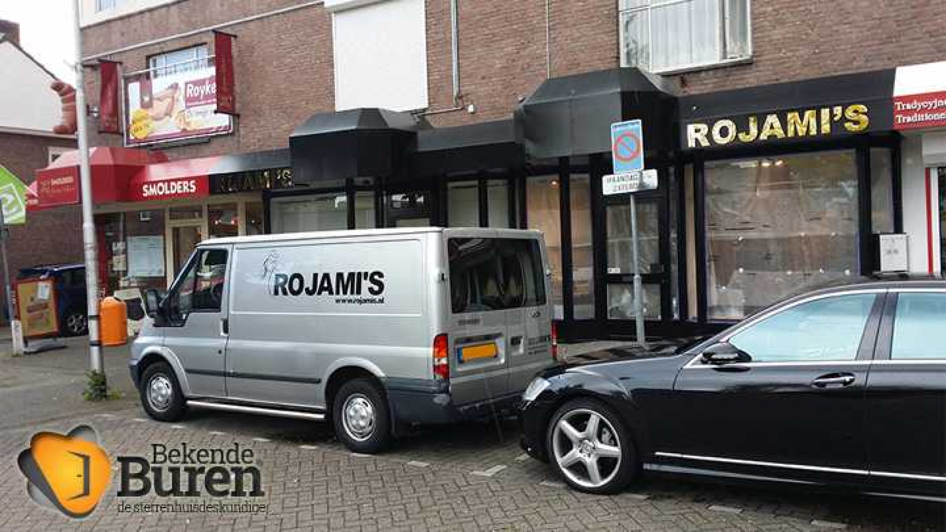 Roy Donders verdient aan verkoop van de worstenbroodjes. Hier het bewijs. Zie foto's 7