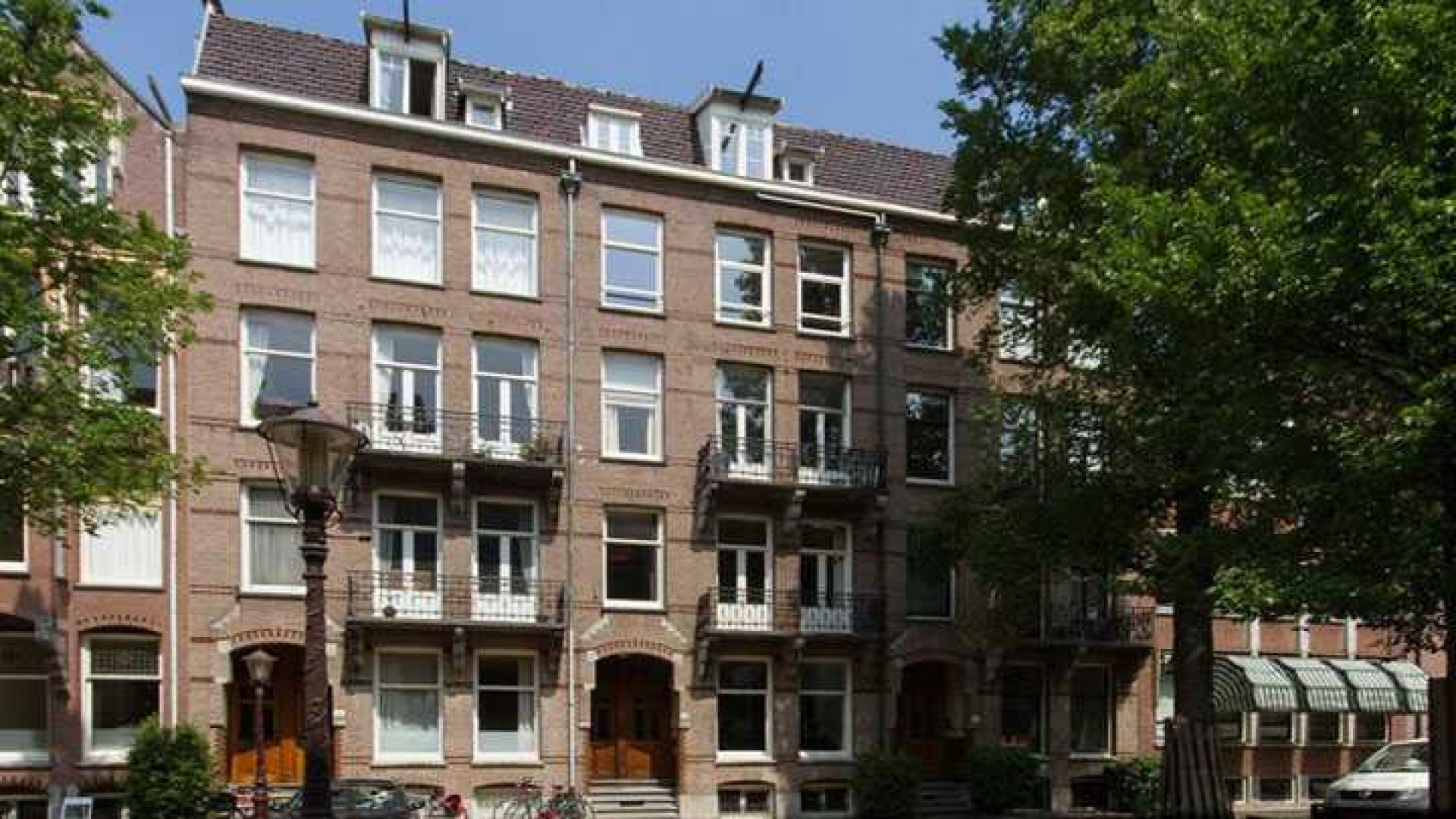 Ivo Niehe verkoopt appartement aan zijn zoons. Zie foto's 2