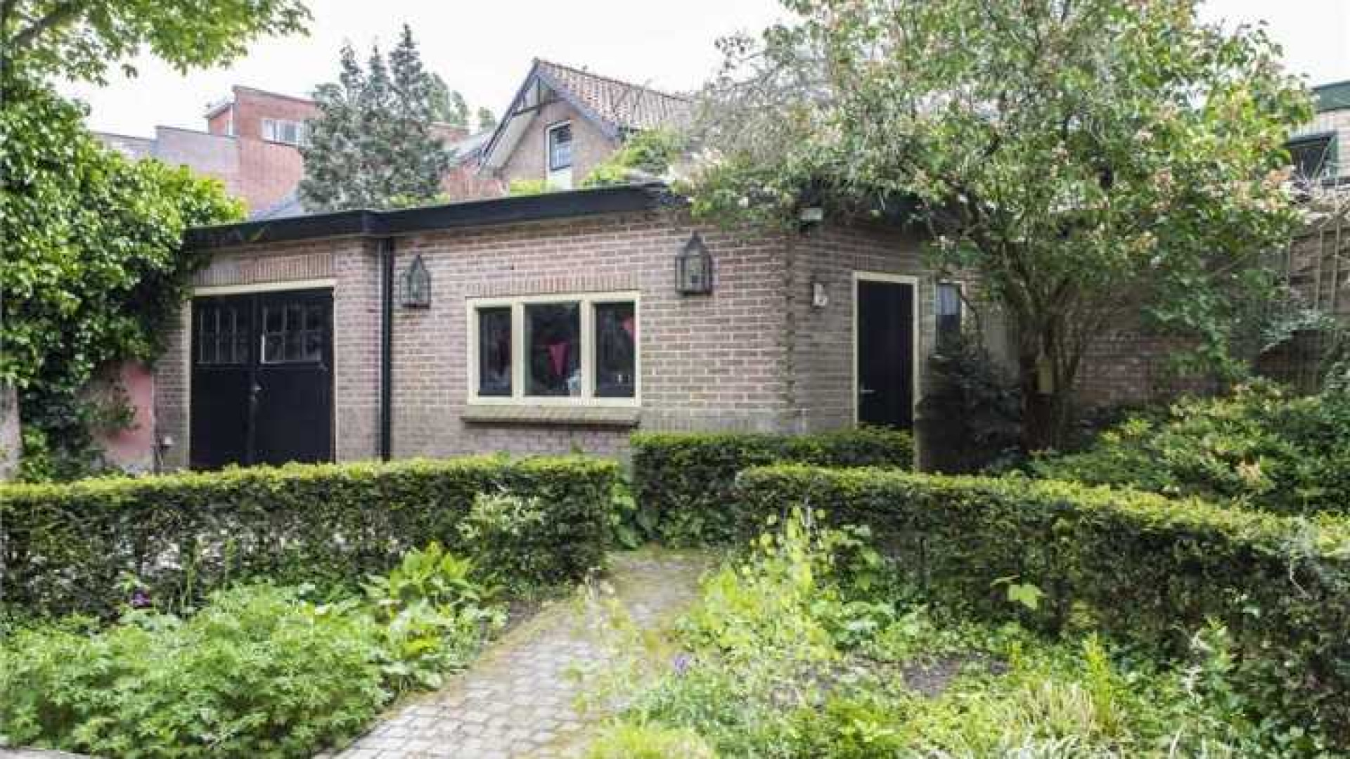 Mariska Hulscher zet haar villa in Baarn te koop. Zie foto's