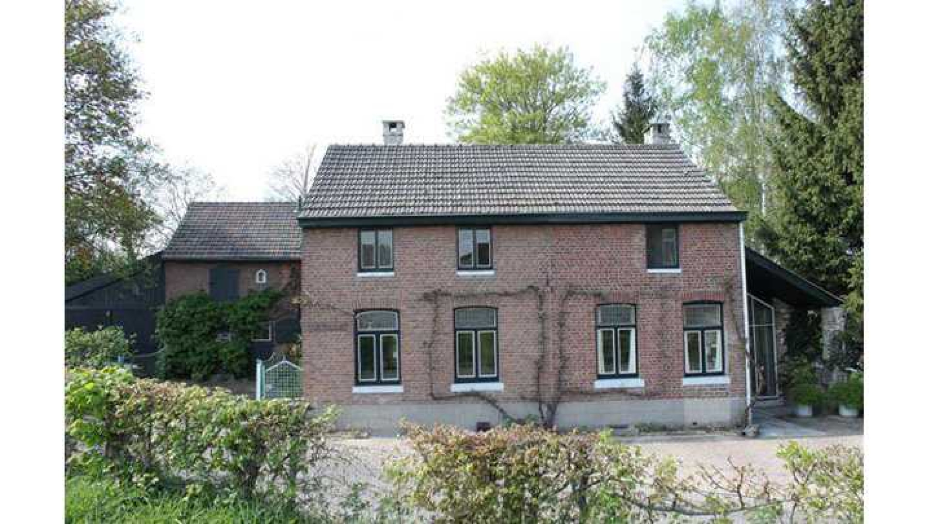 Binnenkijken in de woonboerderij van Jeroen Koningsbrugge in Limburg. Zie foto's 1