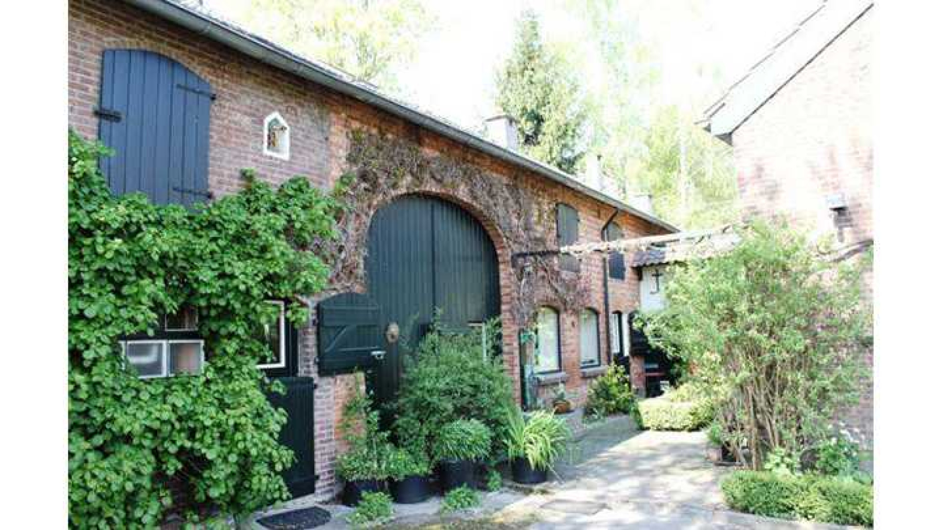 Binnenkijken in de woonboerderij van Jeroen Koningsbrugge in Limburg. Zie foto's 2