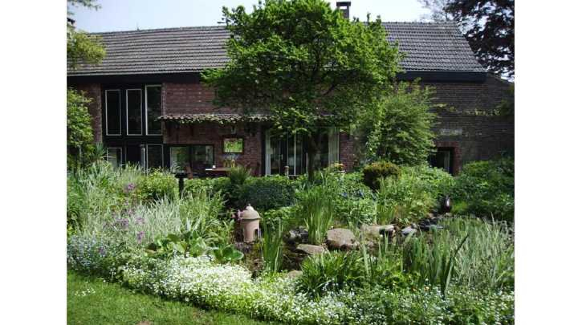 Binnenkijken in de woonboerderij van Jeroen Koningsbrugge in Limburg. Zie foto's 4