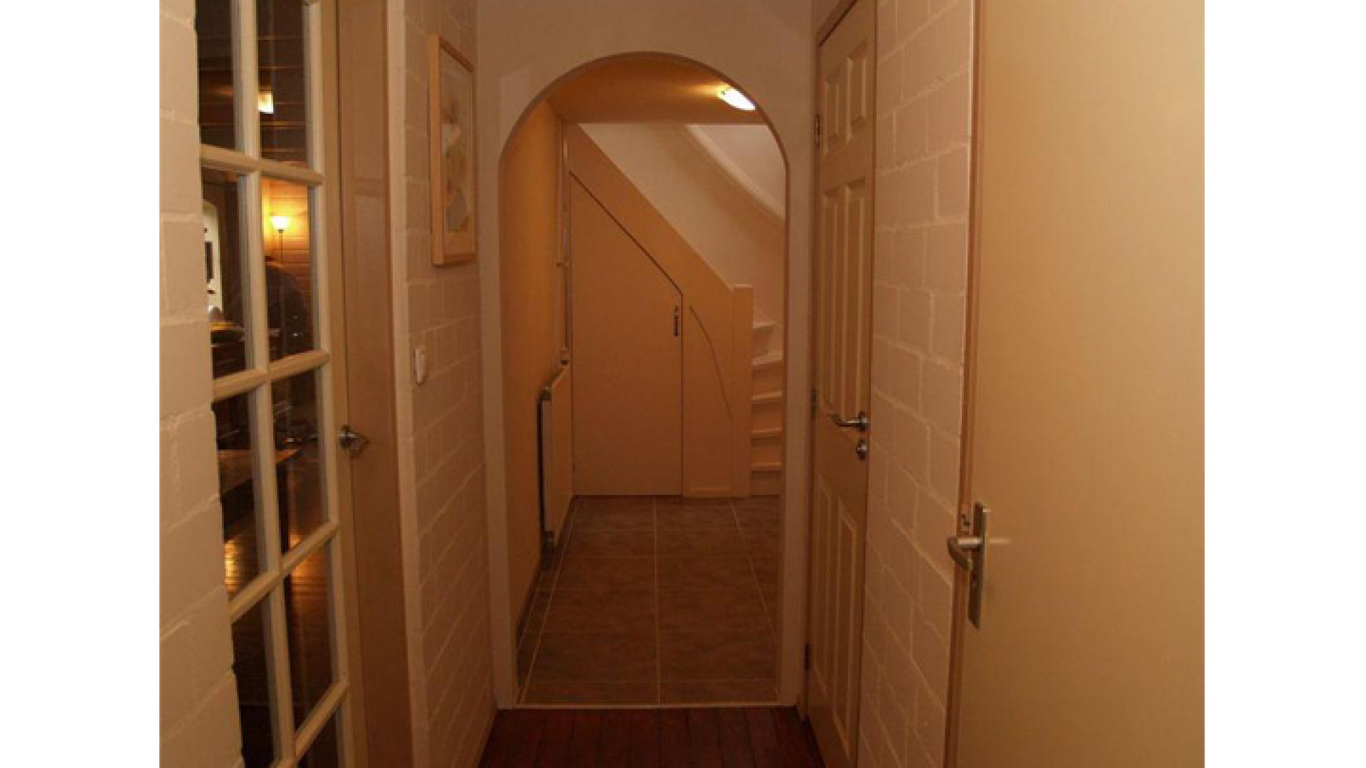 Binnenkijken in de knusse woning van Johan Derksen. Zie foto's 6