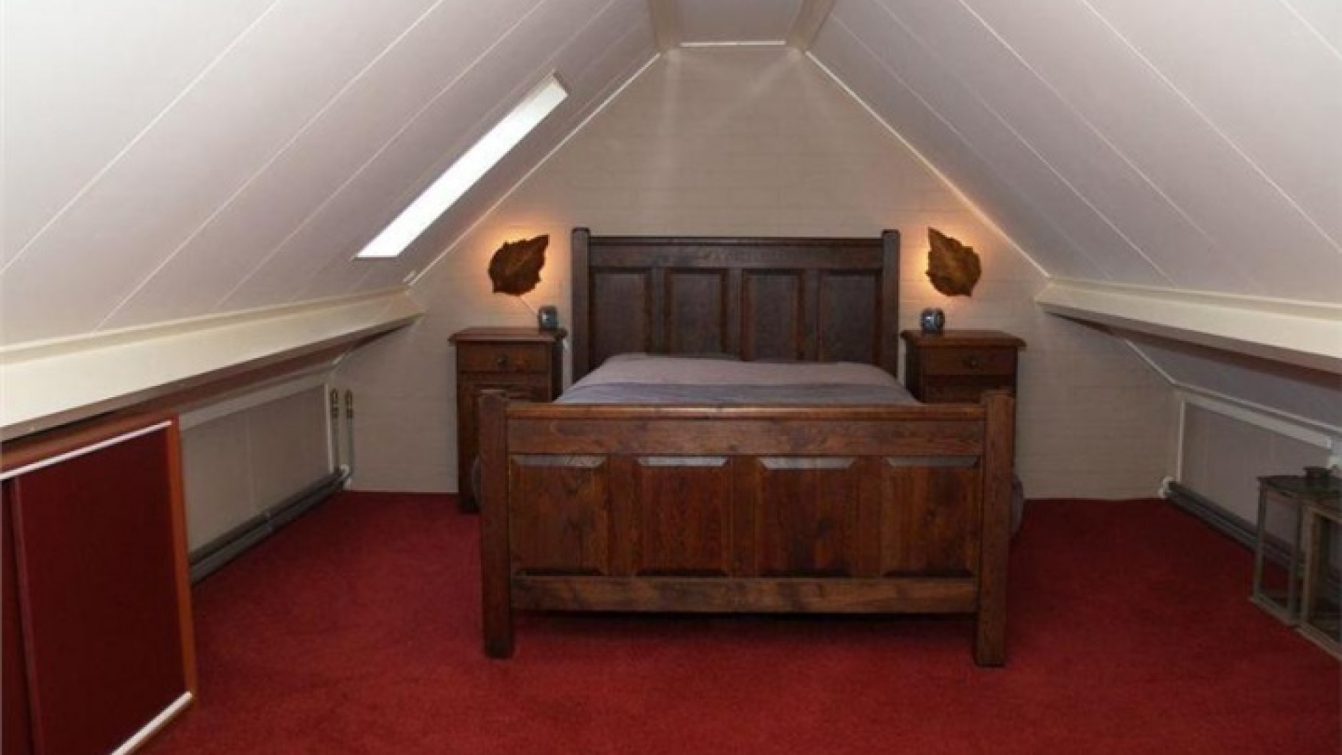 Binnenkijken in de knusse woning van Johan Derksen. Zie foto's 8
