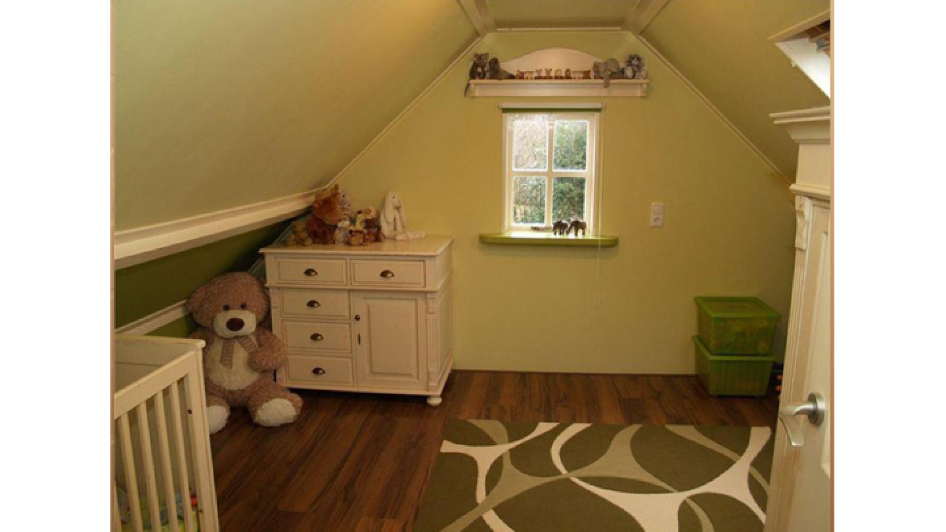 Binnenkijken in de knusse woning van Johan Derksen. Zie foto's 9