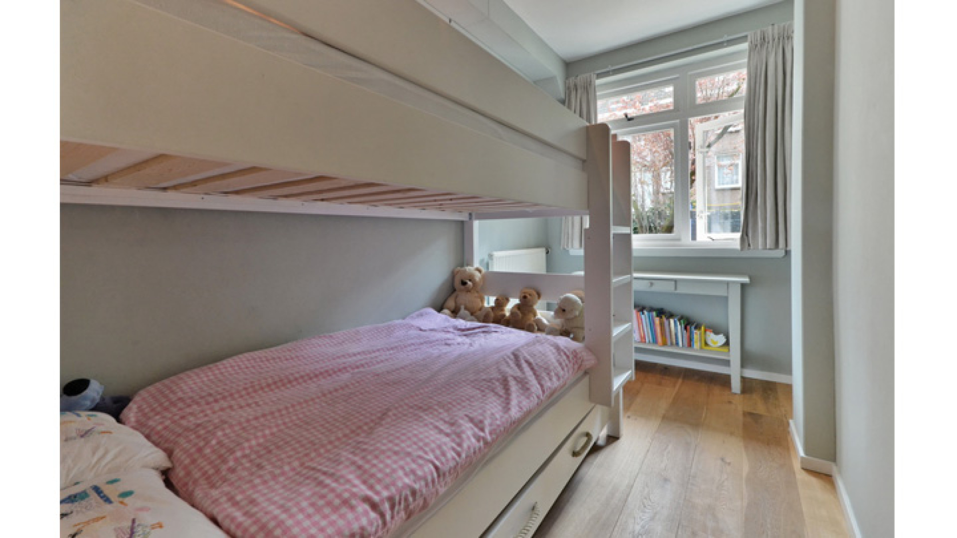 Hier gaan Britt Dekker en haar kersverse echtgenoot Max Apotowski wonen. Zie foto's 11