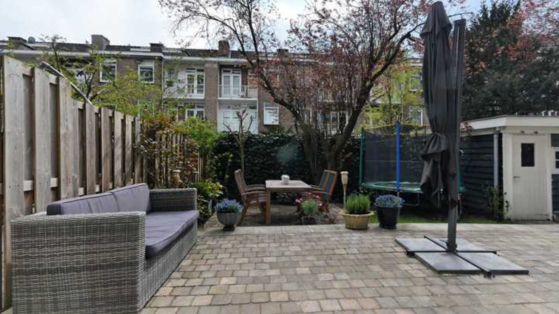 Hier gaan Britt Dekker en haar kersverse echtgenoot Max Apotowski wonen. Zie foto's 14