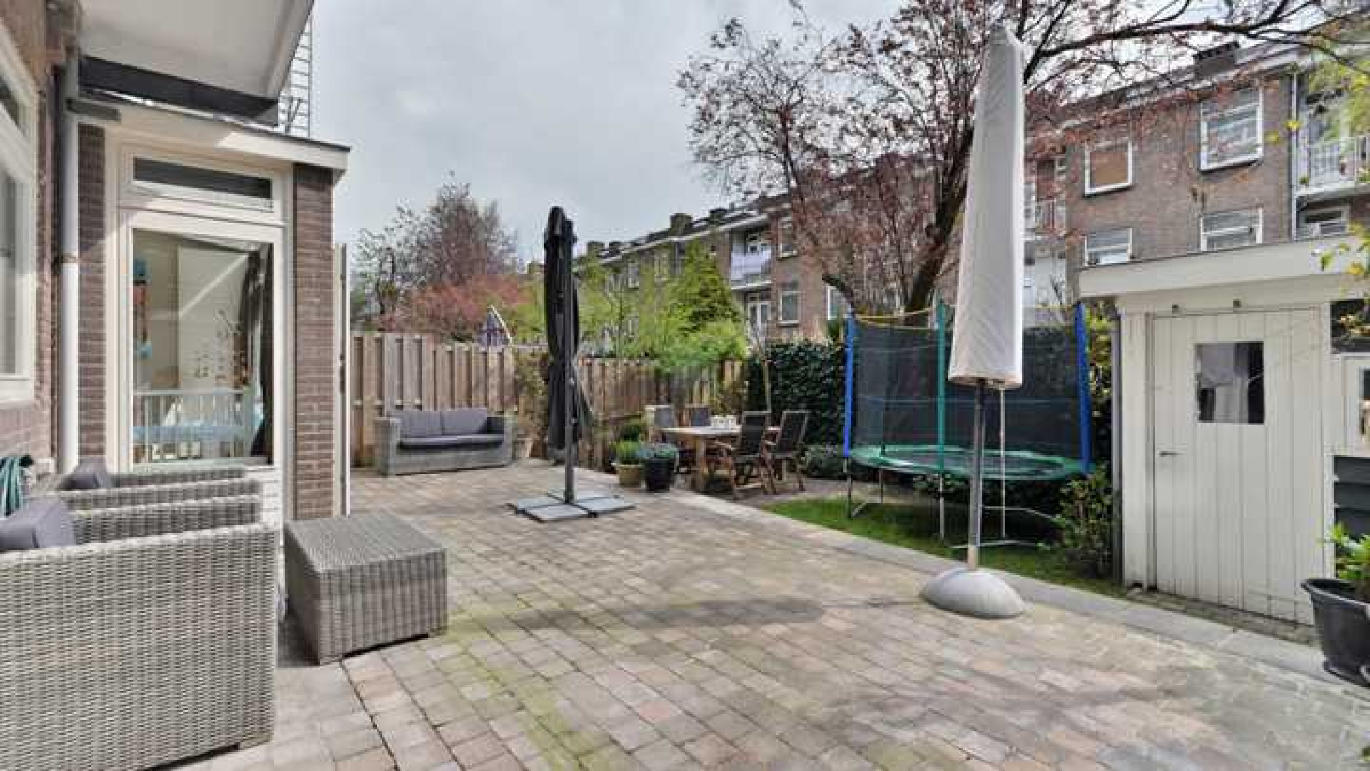 Hier gaan Britt Dekker en haar kersverse echtgenoot Max Apotowski wonen. Zie foto's 15