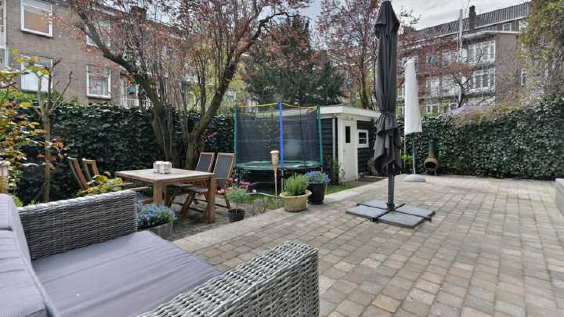 Hier gaan Britt Dekker en haar kersverse echtgenoot Max Apotowski wonen. Zie foto's 16