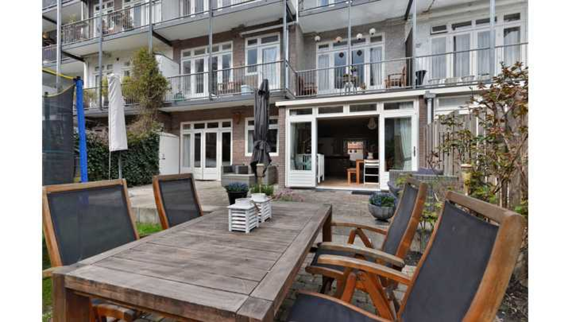 Hier gaan Britt Dekker en haar kersverse echtgenoot Max Apotowski wonen. Zie foto's 17