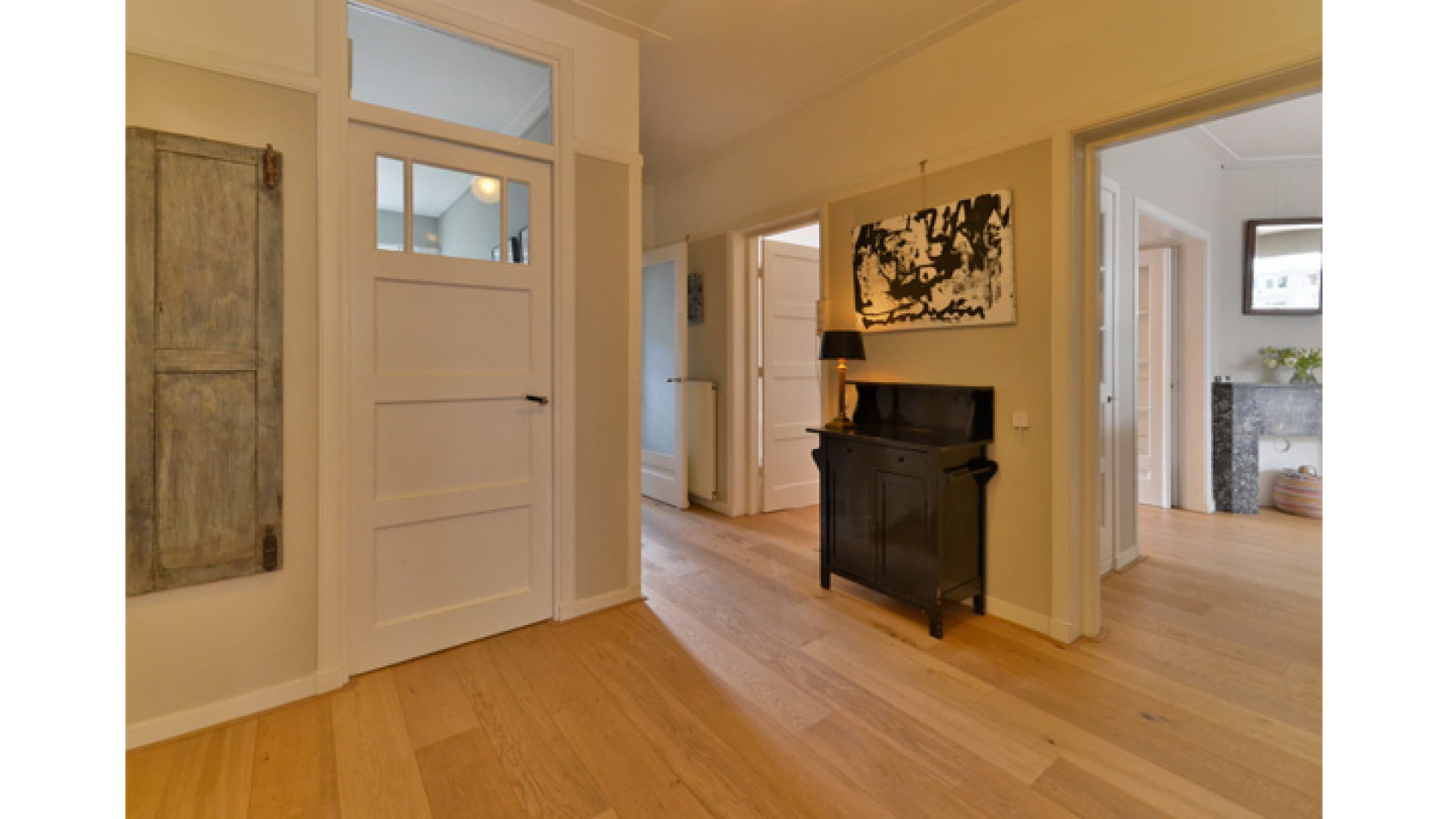 Hier gaan Britt Dekker en haar kersverse echtgenoot Max Apotowski wonen. Zie foto's 3
