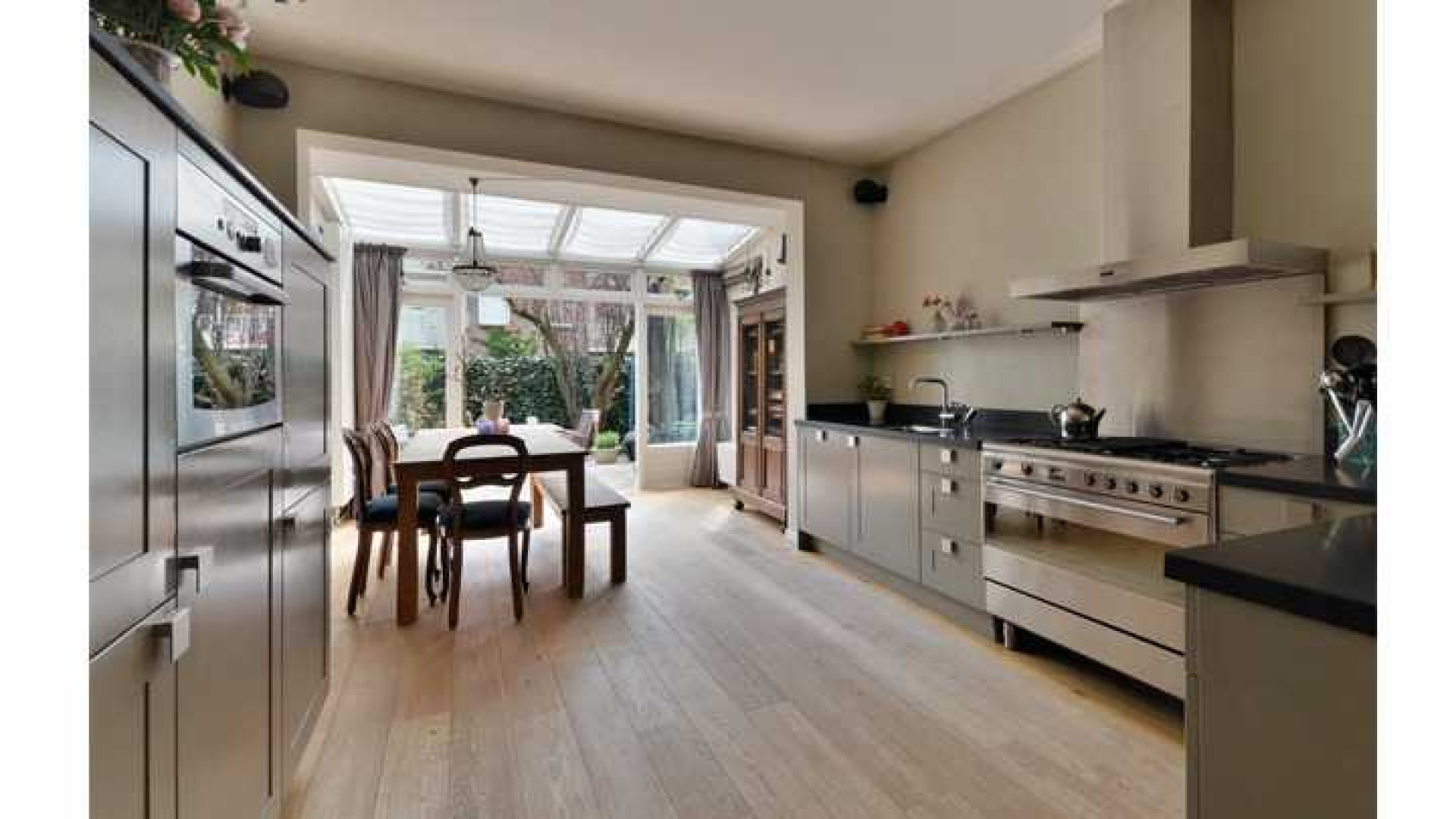 Hier gaan Britt Dekker en haar kersverse echtgenoot Max Apotowski wonen. Zie foto's 6