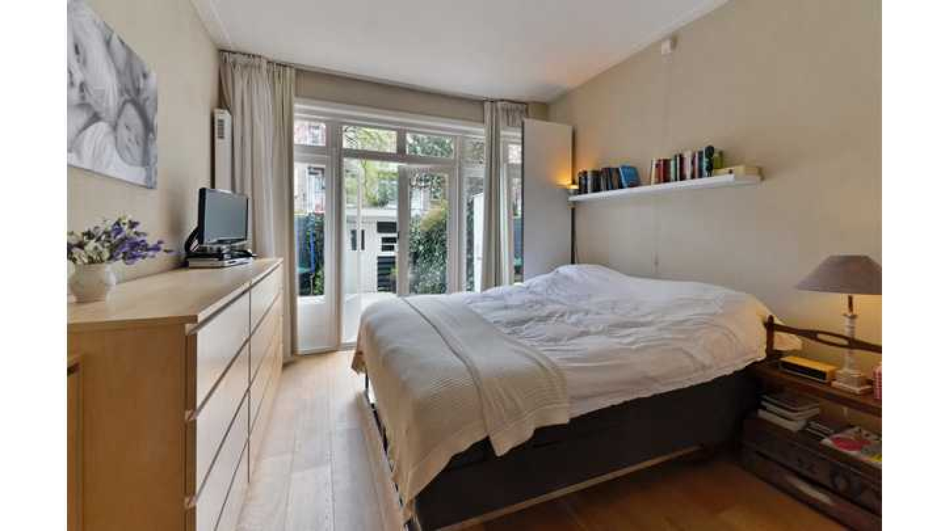 Hier gaan Britt Dekker en haar kersverse echtgenoot Max Apotowski wonen. Zie foto's 9