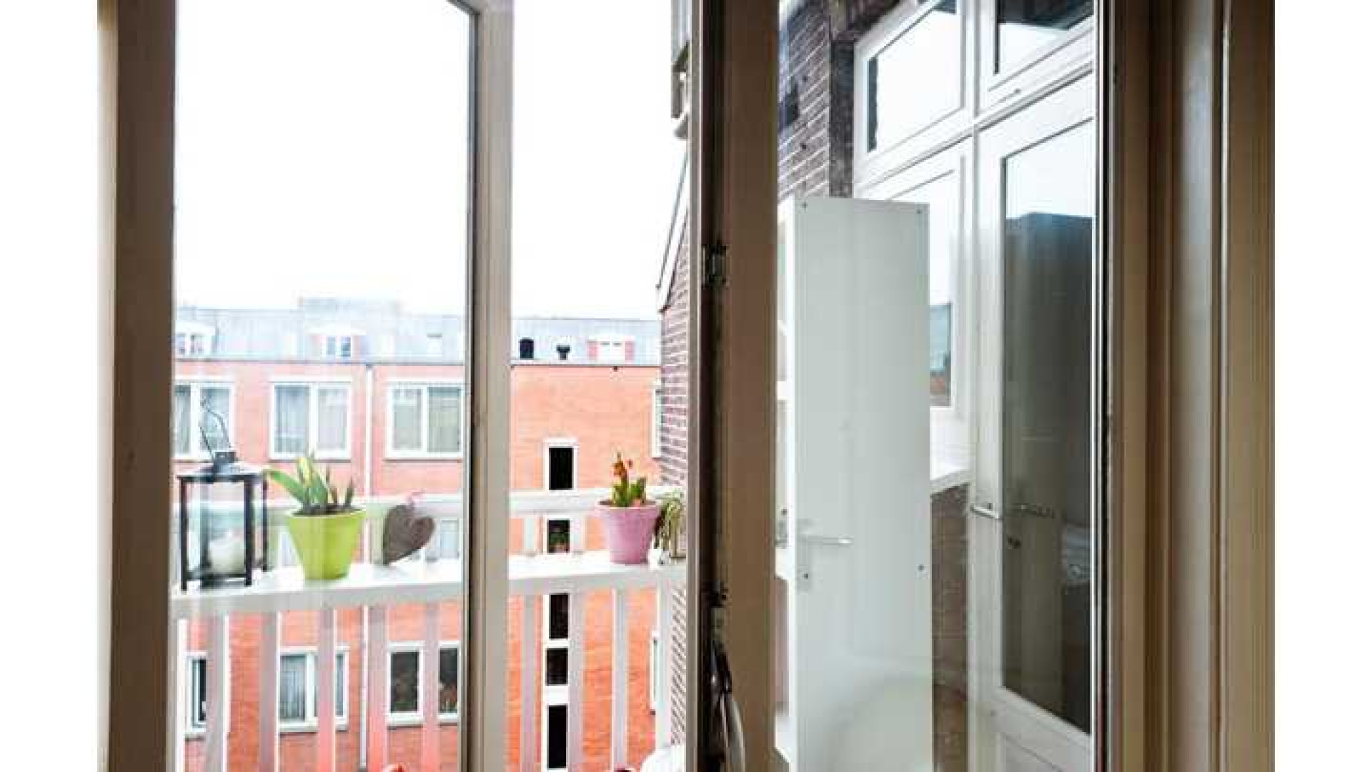 Assistent bondscoach Danny Blind koopt appartement in populaire Amsterdamse wijk. Zie foto's