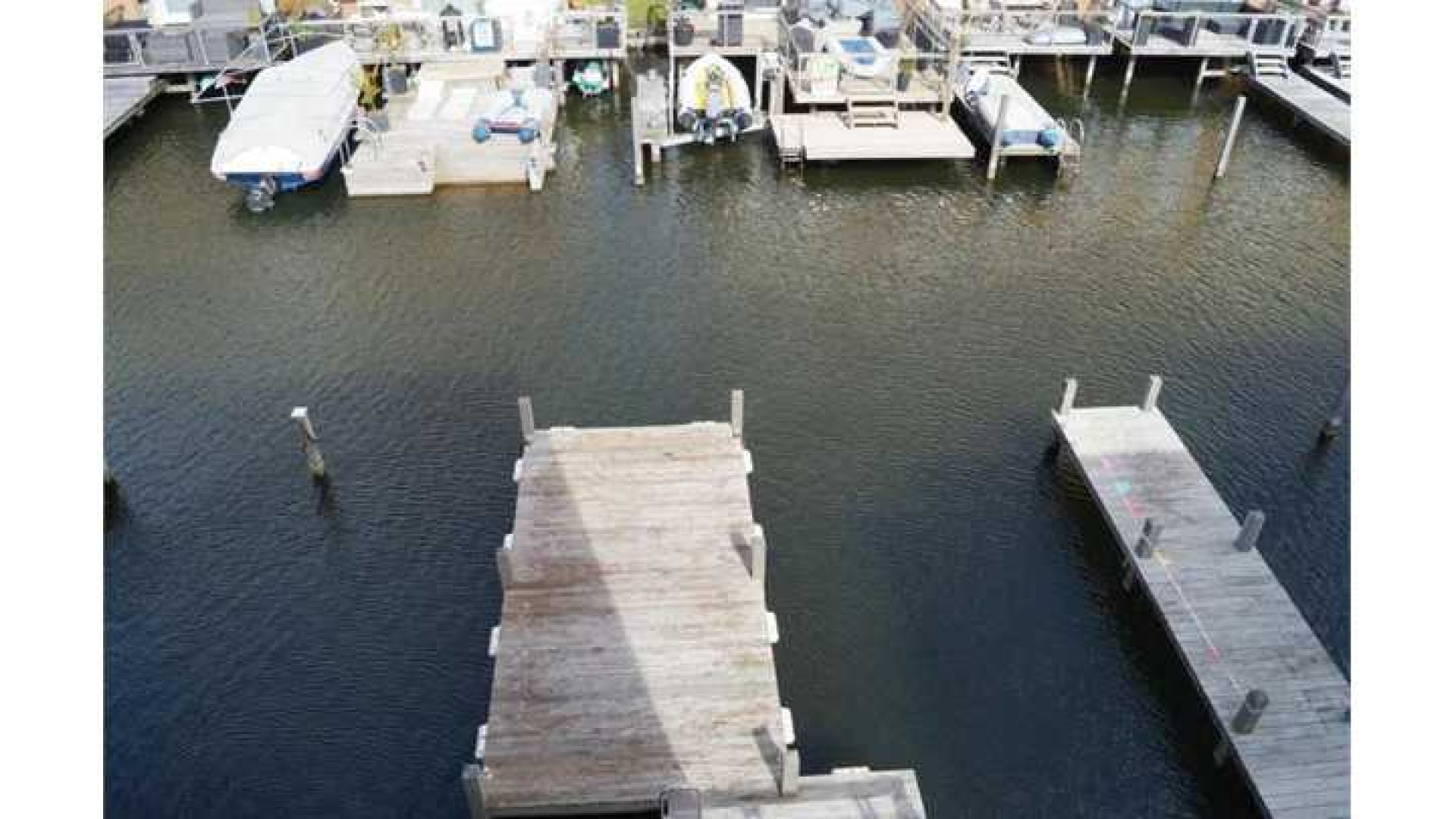 Rachel Hazes verkoopt watervilla met aanzienlijk verlies. Zie foto's 8